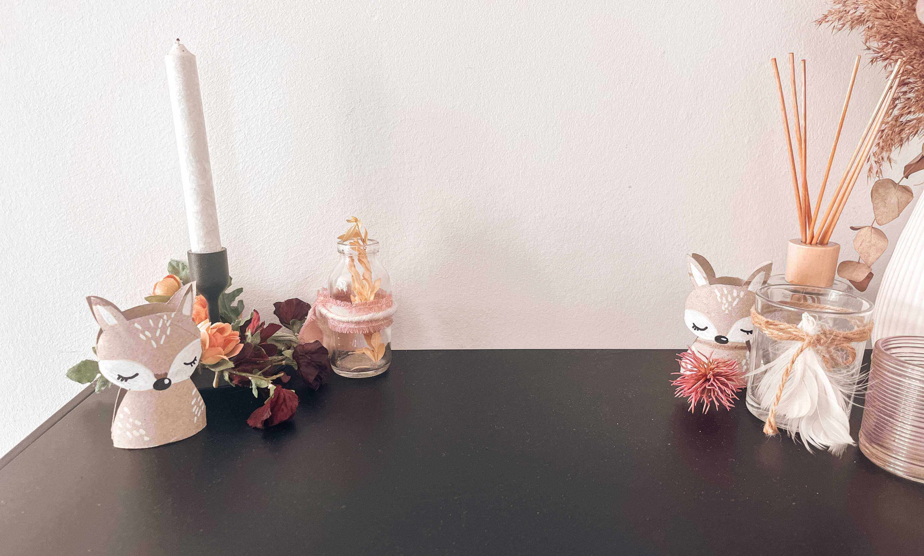 Herbstdeko basteln mit Kindern: Anleitung für Reh-famprints-