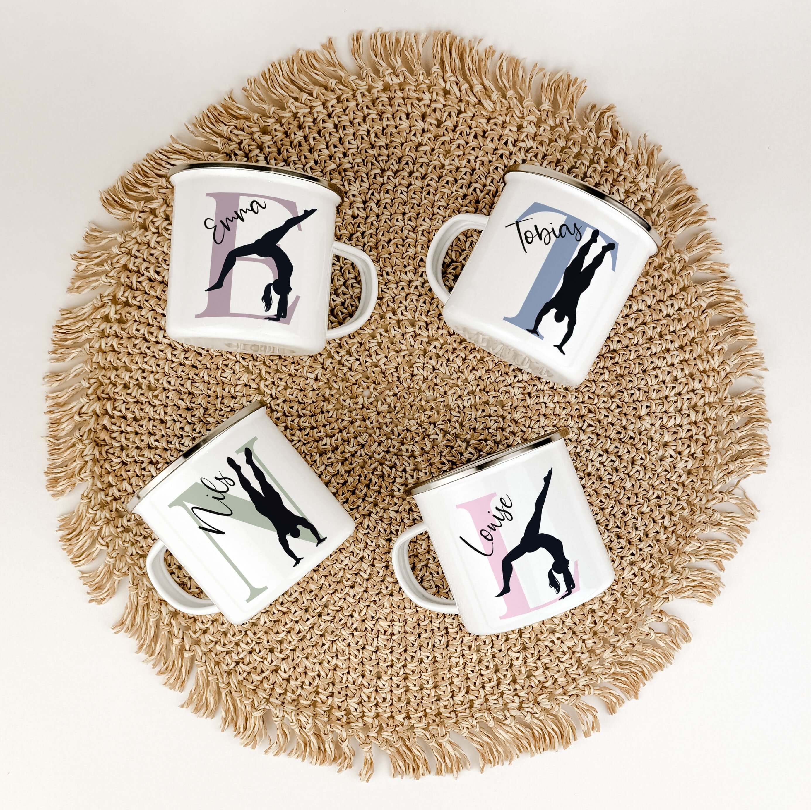 Emaille Tasse mit Namen Turnen-famprints-Emaille Tasse-Entdecke die Emaille Tasse mit Namen Turnen – das perfekte Geschenk für junge Turnerinnen und Turner! Mit dieser personalisierten Tasse bringst du nicht nur Freude, sondern auch einen Hauch von Indivi