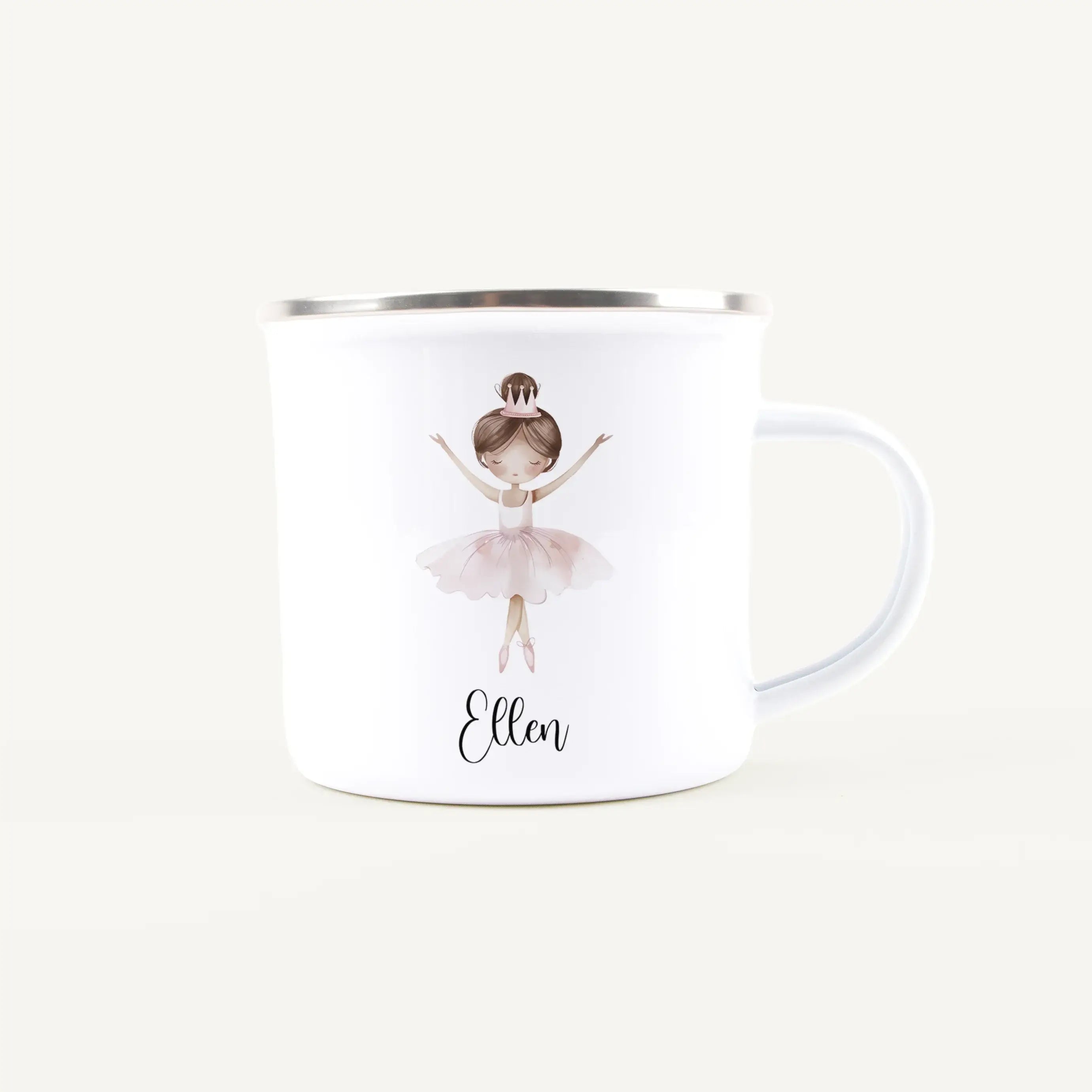 Emaille Tasse Ballerina-Emaille Tasse-famprints-Die Emaille Tasse Ballerina von famprints verwandelt einen alltäglichen Begleiter in ein persönliches Geschenk, das Kinderherzen höherschlagen lässt. Die acht liebevoll gestalteten Wasserfarben-Ballerinas wi