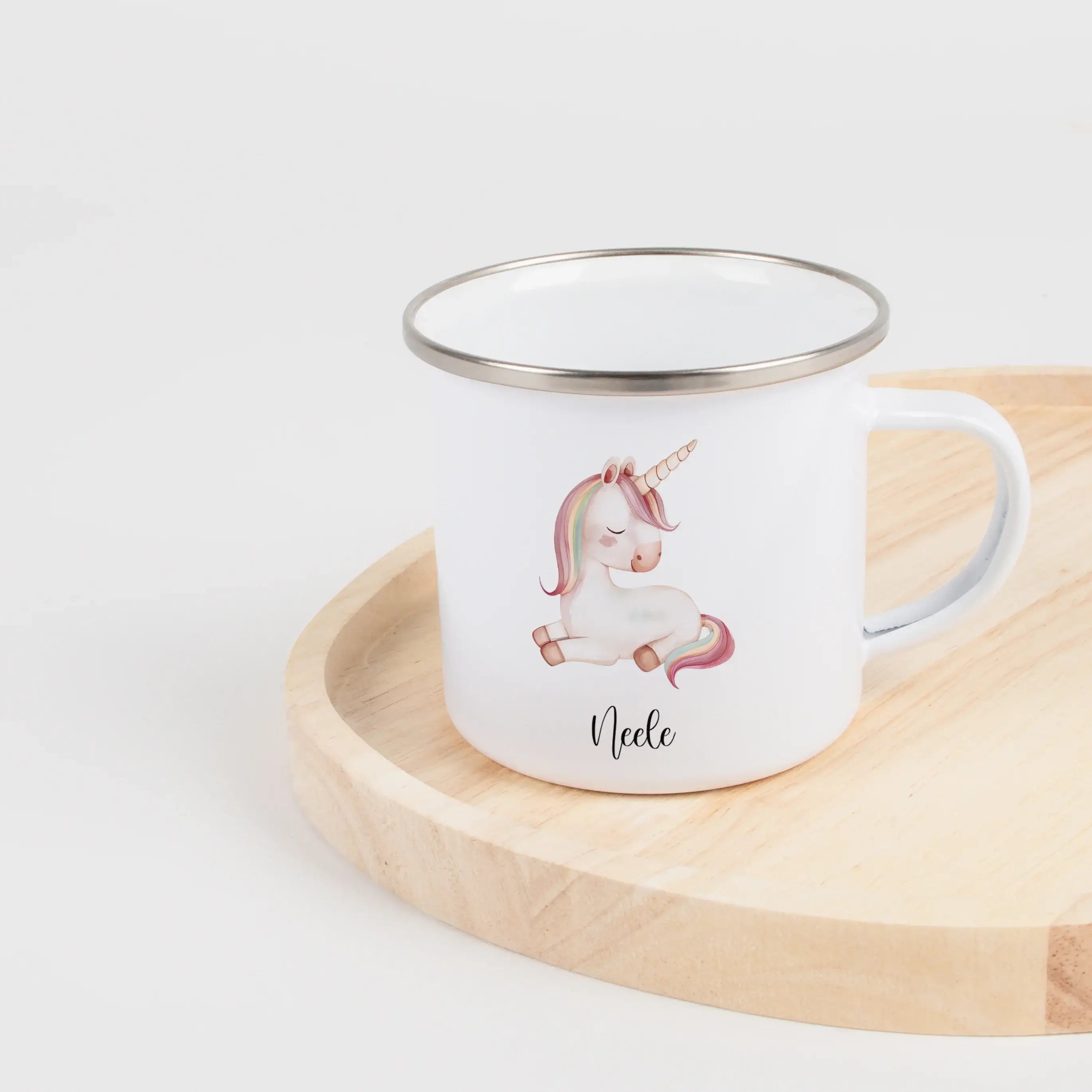 Emaille Tasse Einhorn-Emaille Tasse-famprints-Die Emaille Tasse Einhorn von famprints verbindet kindliche Fantasie mit persönlicher Bedeutung und wird so zu einem Geschenk, das kleine Herzen zum Strahlen bringt. Jede Tasse zeigt ein liebevoll gestaltetes