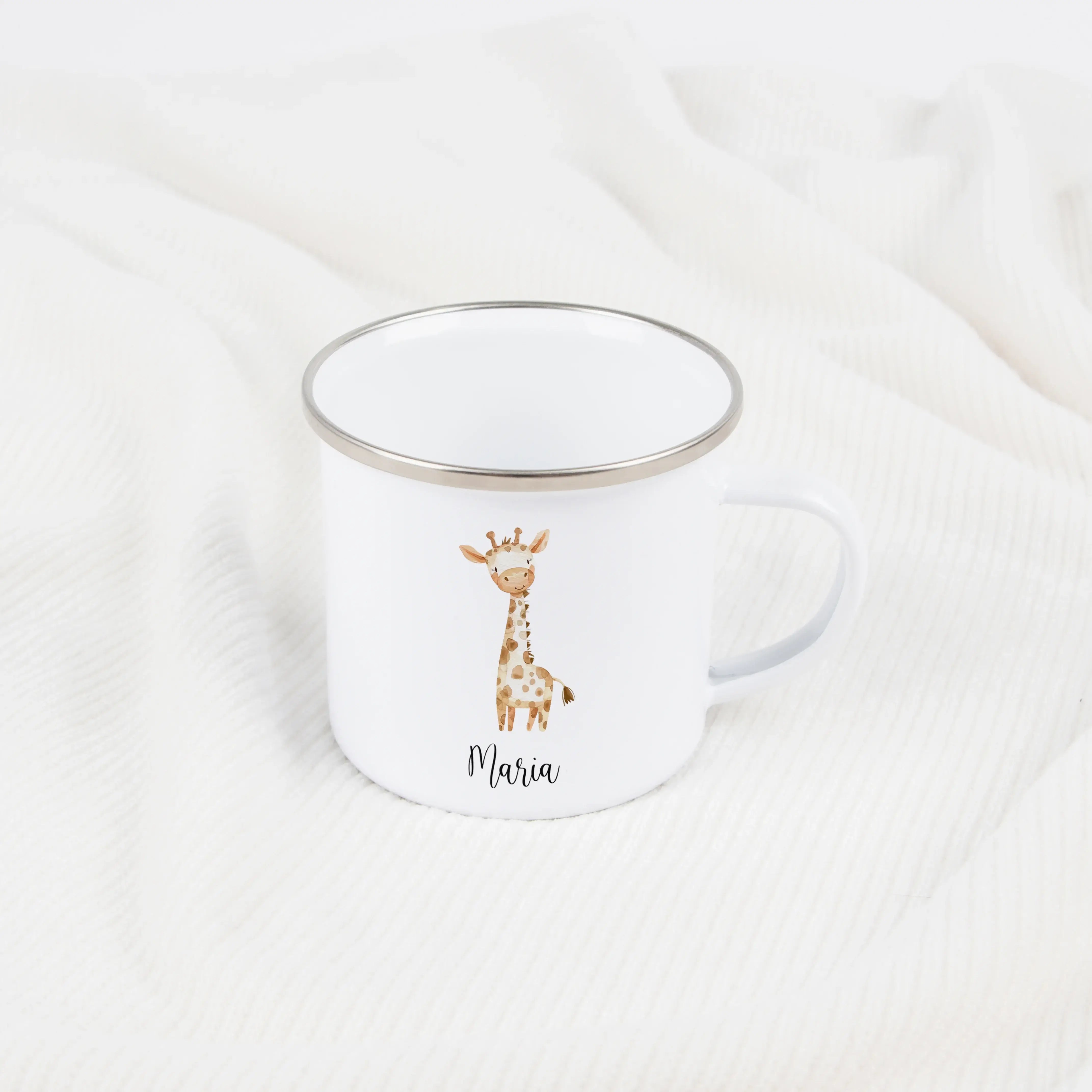 Emaille Tasse Giraffe No2-Emaille Tasse-famprints-Die Emaille Tasse Giraffe No2 von famprints bringt jedem Kind ein kleines Stück Abenteuer an den Frühstückstisch. Das sanfte Aquarellmotiv der fröhlichen Giraffe wirkt liebevoll und warmherzig und wird dur