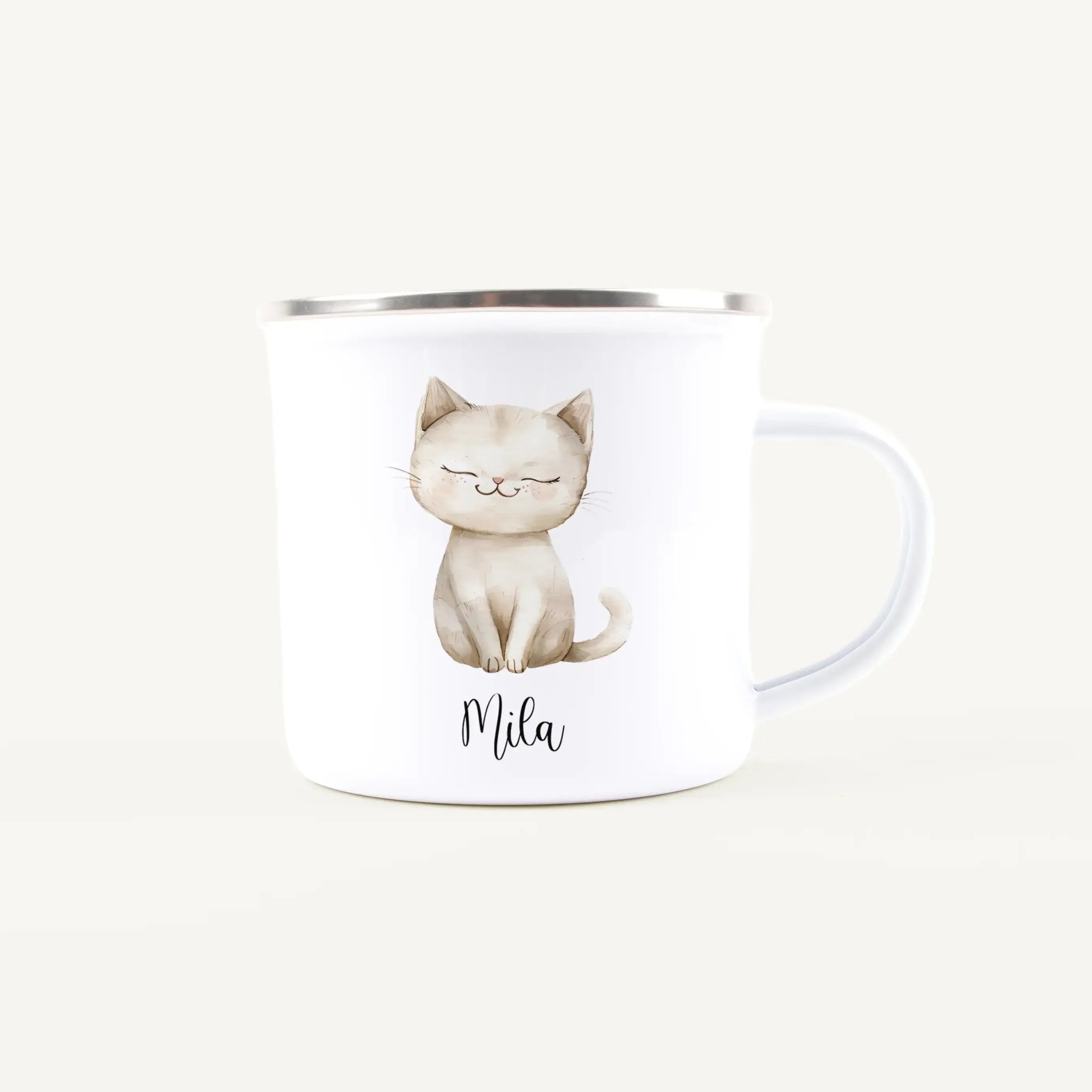 Emaille Tasse Katze-Emaille Tasse-famprints-Die Emaille Tasse Katze von famprints verbindet liebevolles Design mit personalisierten Details, die Kindern jeden Morgen ein Lächeln schenken. Die beiden niedlichen Katzenmotive im warmen Aquarellstil wirken we