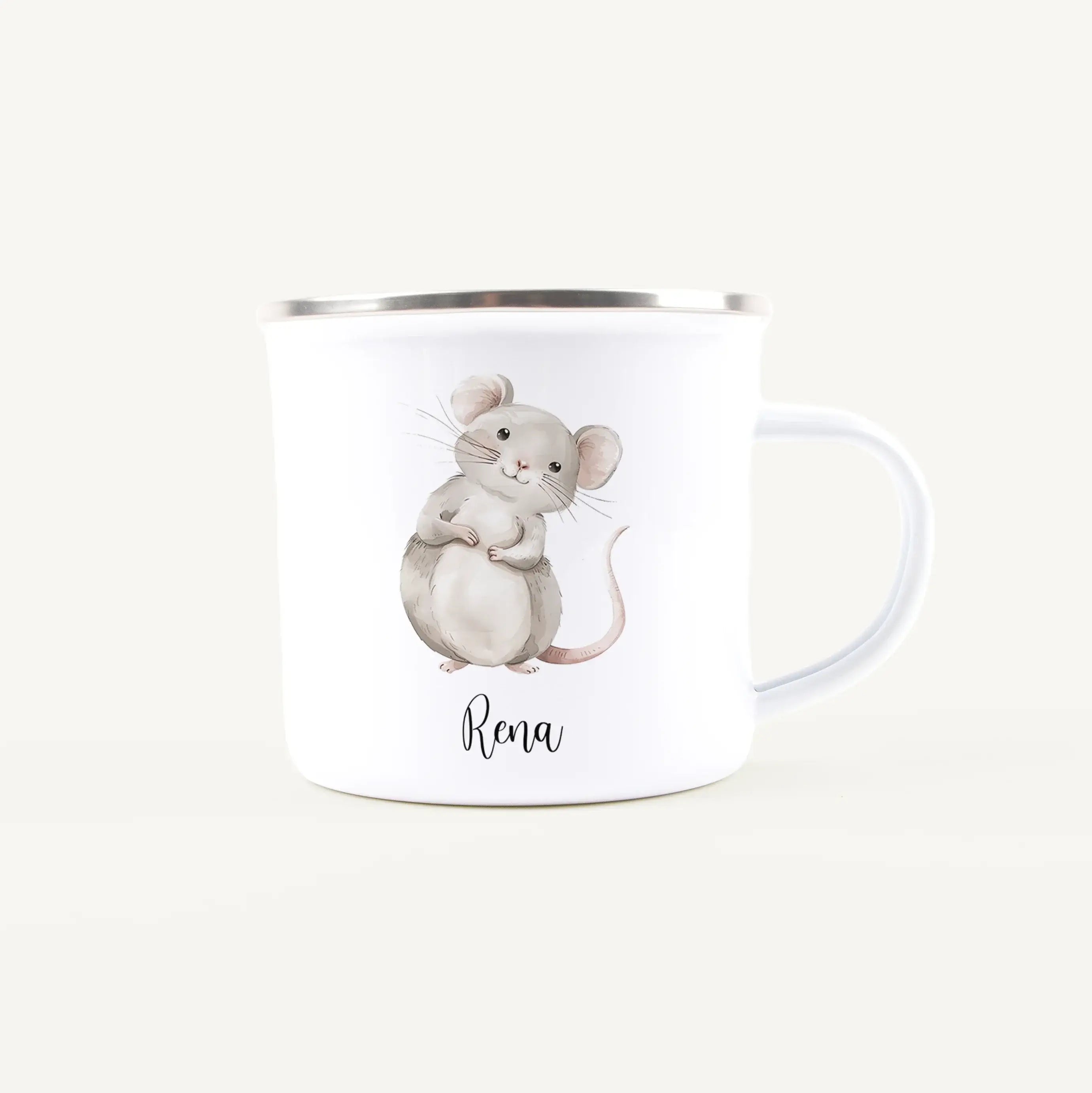 Emaille Tasse Maus-Emaille Tasse-famprints-Die Emaille Tasse Maus von famprints verbindet liebevolles Design mit persönlicher Note und wird schnell zum neuen Lieblingsbecher kleiner Entdecker. Das sanfte Aquarellmotiv der Maus, kombiniert mit deinem Wunsc
