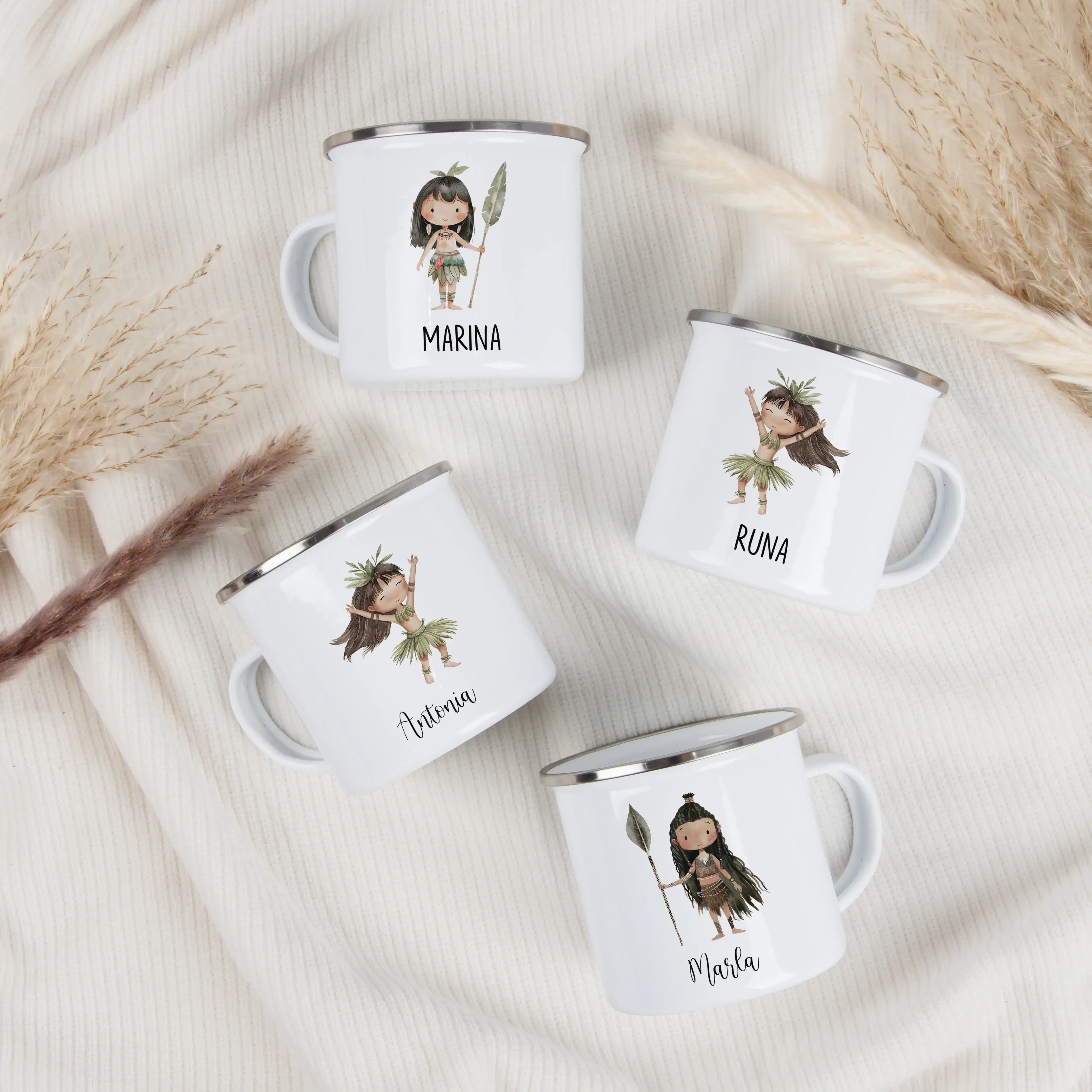 Emaille Tasse Indianerin-Emaille Tasse-famprints-Die Emaille Tasse Indianerin von famprints ist mehr als nur ein Trinkbecher – sie ist ein persönliches Geschenk mit Bedeutung. Das fein illustrierte Indianerin-Motiv im Aquarell-Stil begeistert Kinder ebens