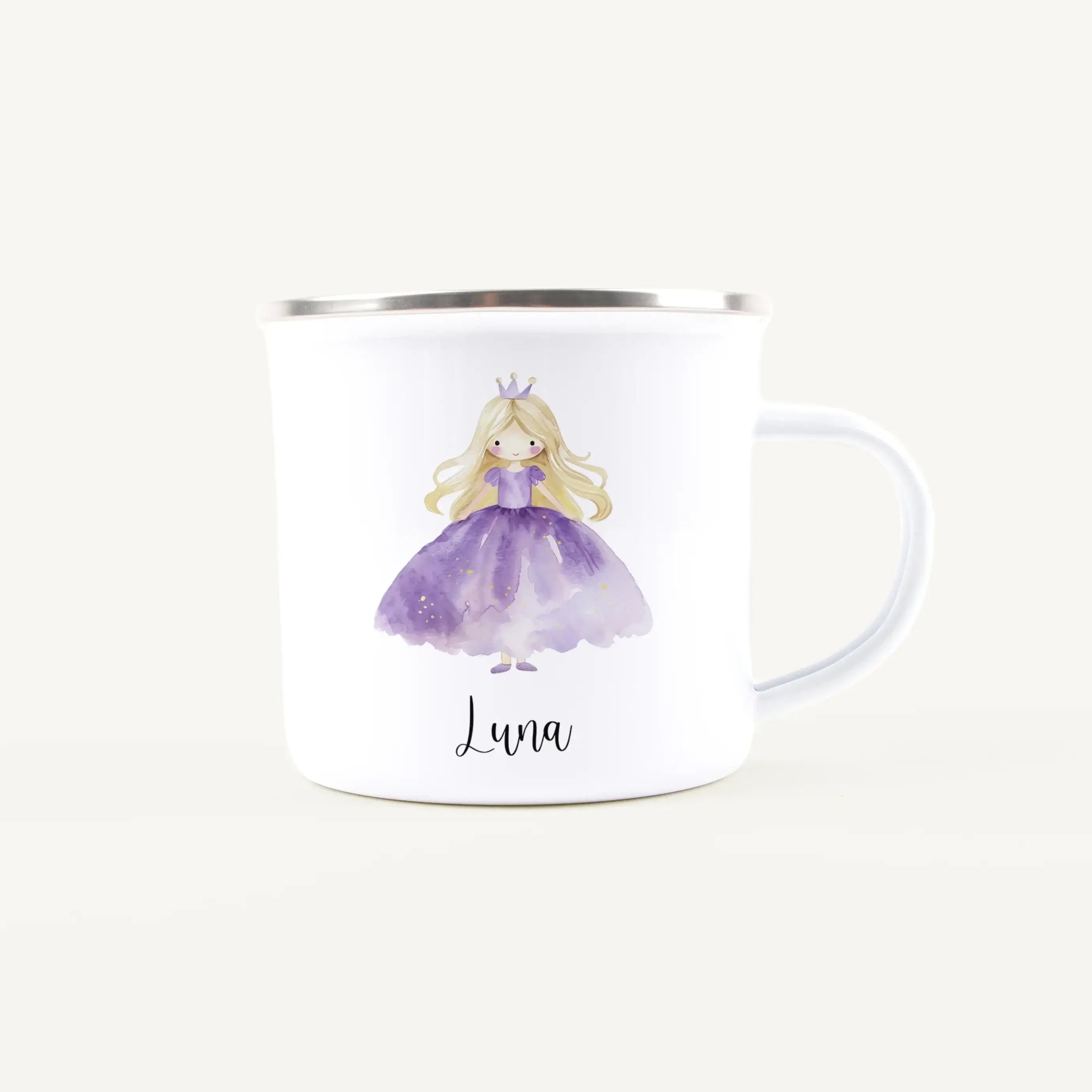 Emaille Tasse Prinzessin-Emaille Tasse-famprints-Die Emaille Tasse Prinzessin von famprints verbindet personalisierte Gestaltung mit liebevollen Motiven, die Kindern ein besonderes Gefühl im Alltag schenken. Jedes Design entsteht in unserem eigenen Drucks