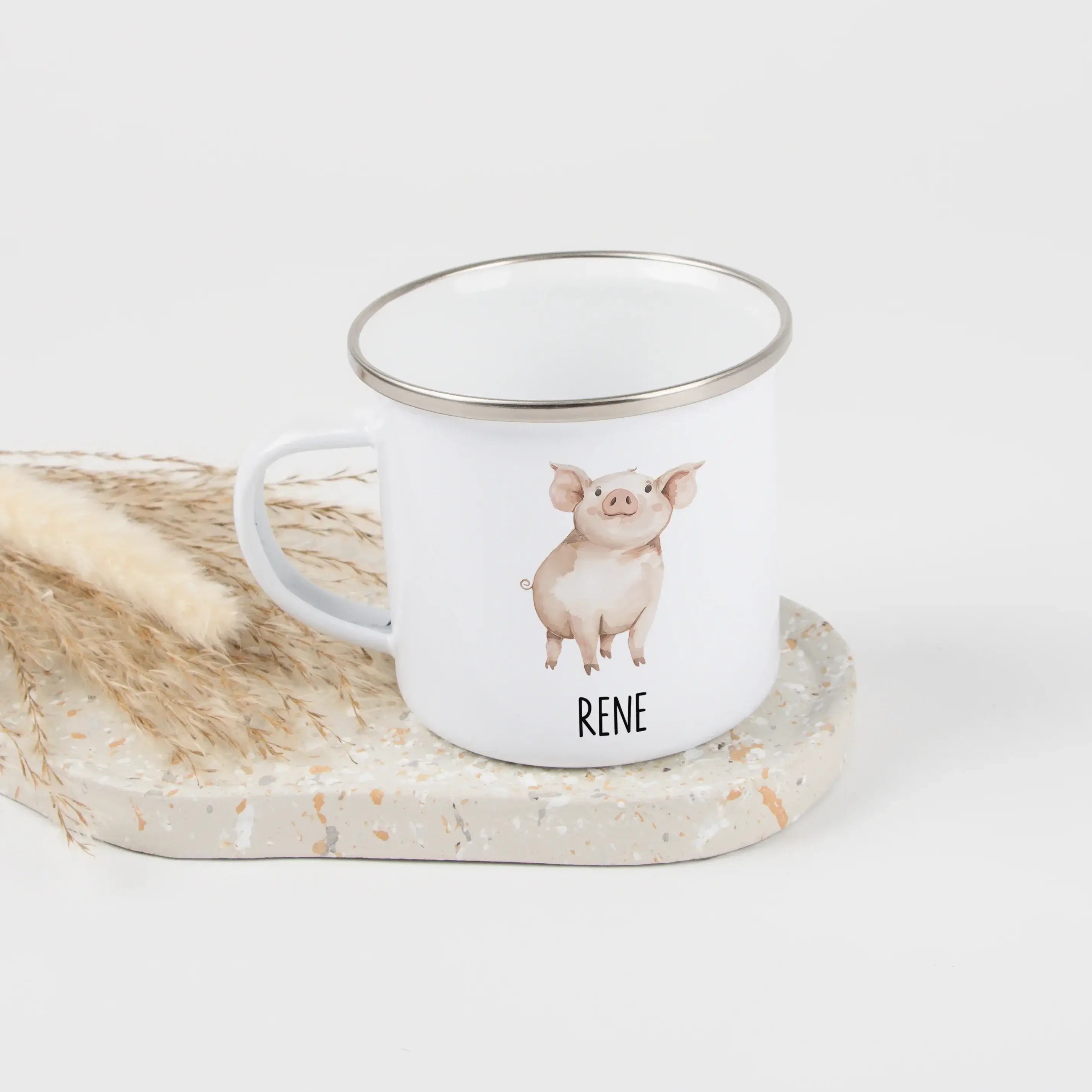 Emaille Tasse Schwein-Emaille Tasse-famprints-Die Emaille Tasse Schwein von famprints ist ein liebevoll gestaltetes Trinkgefäß für Kinder, das Alltag und Geschenkidee perfekt verbindet. Das fröhliche Schweinchen-Motiv spricht kleine Tierfreunde sofort an