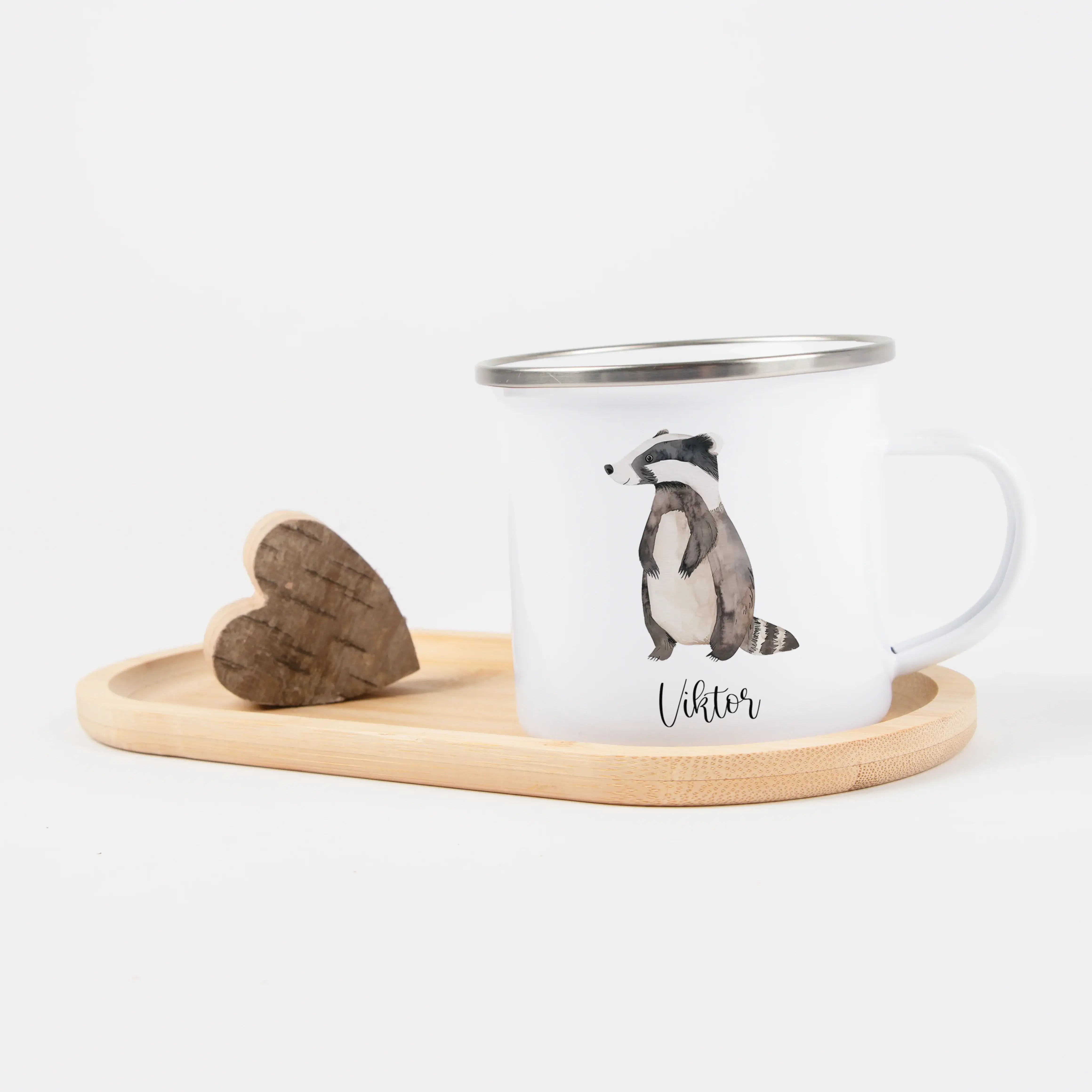 Emaille Tasse Dachs-Emaille Tasse-famprints-Die Emaille Tasse Dachs von famprints ist mehr als nur ein Becher – sie ist ein persönliches Geschenk mit Charakter. Das liebevoll illustrierte Dachs-Motiv in sanfter Aquarell-Optik macht diese Emaille Tasse zu