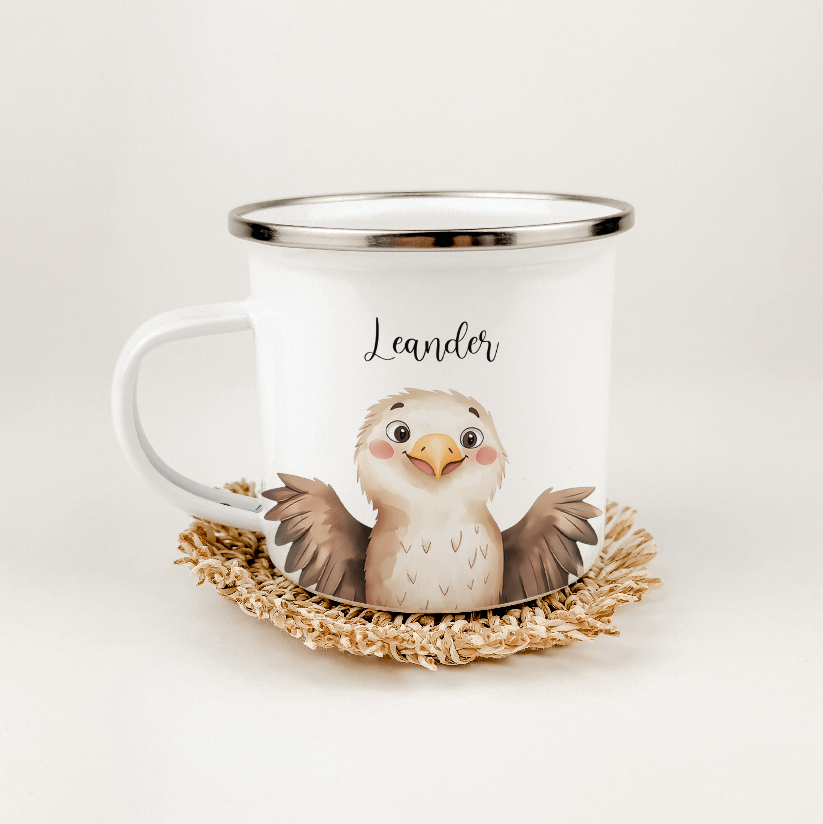 Emaille Tasse Adler Portrait-famprints-Emaille Tasse-Entdecke die exklusive Emaille Tasse Adler Portrait, die Funktionalität und persönlichen Stil perfekt vereint. Diese Tasse ist mehr als nur ein Becher – sie ist ein liebevolles, personalisiertes Geschen