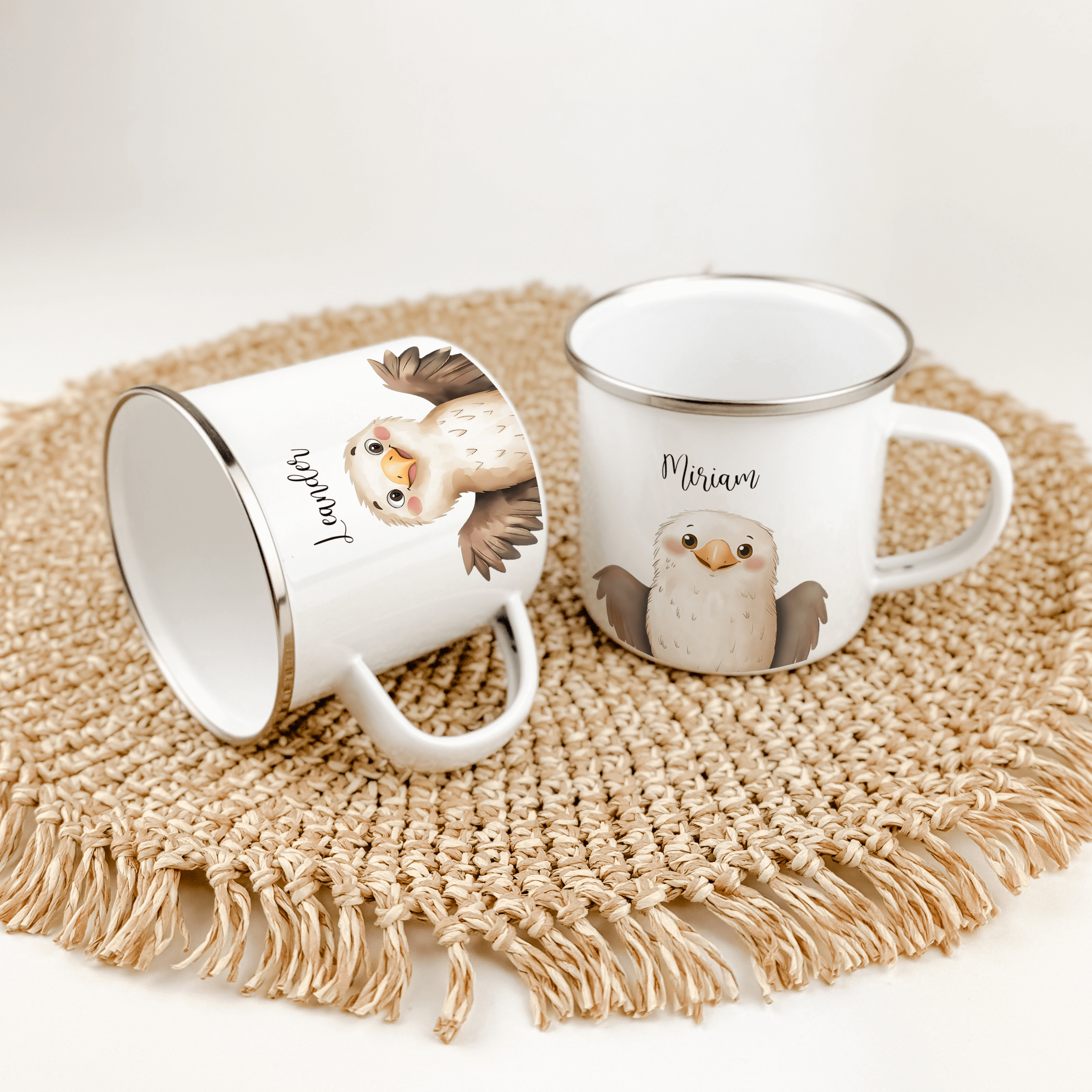 Emaille Tasse Adler Portrait-famprints-Emaille Tasse-Entdecke die exklusive Emaille Tasse Adler Portrait, die Funktionalität und persönlichen Stil perfekt vereint. Diese Tasse ist mehr als nur ein Becher – sie ist ein liebevolles, personalisiertes Geschen
