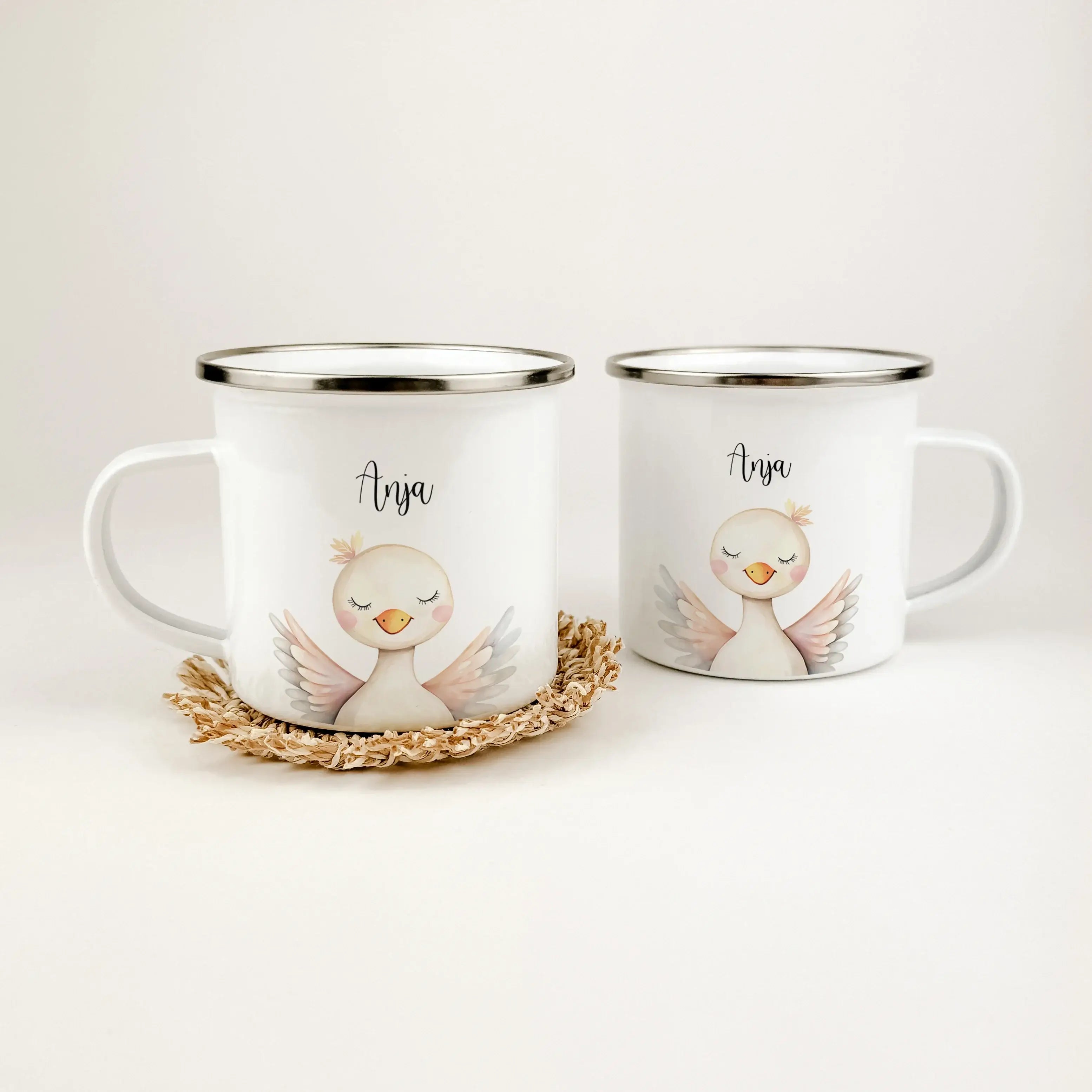 Emaille Tasse Ente Portrait-famprints-Emaille Tasse-Entdecke die wundervolle Emaille Tasse Ente Portrait – ein einzigartiges, personalisiertes Geschenk, das Herzen höher schlagen lässt! Diese individuell gestaltbare Emaille Tasse personalisiert bietet 300