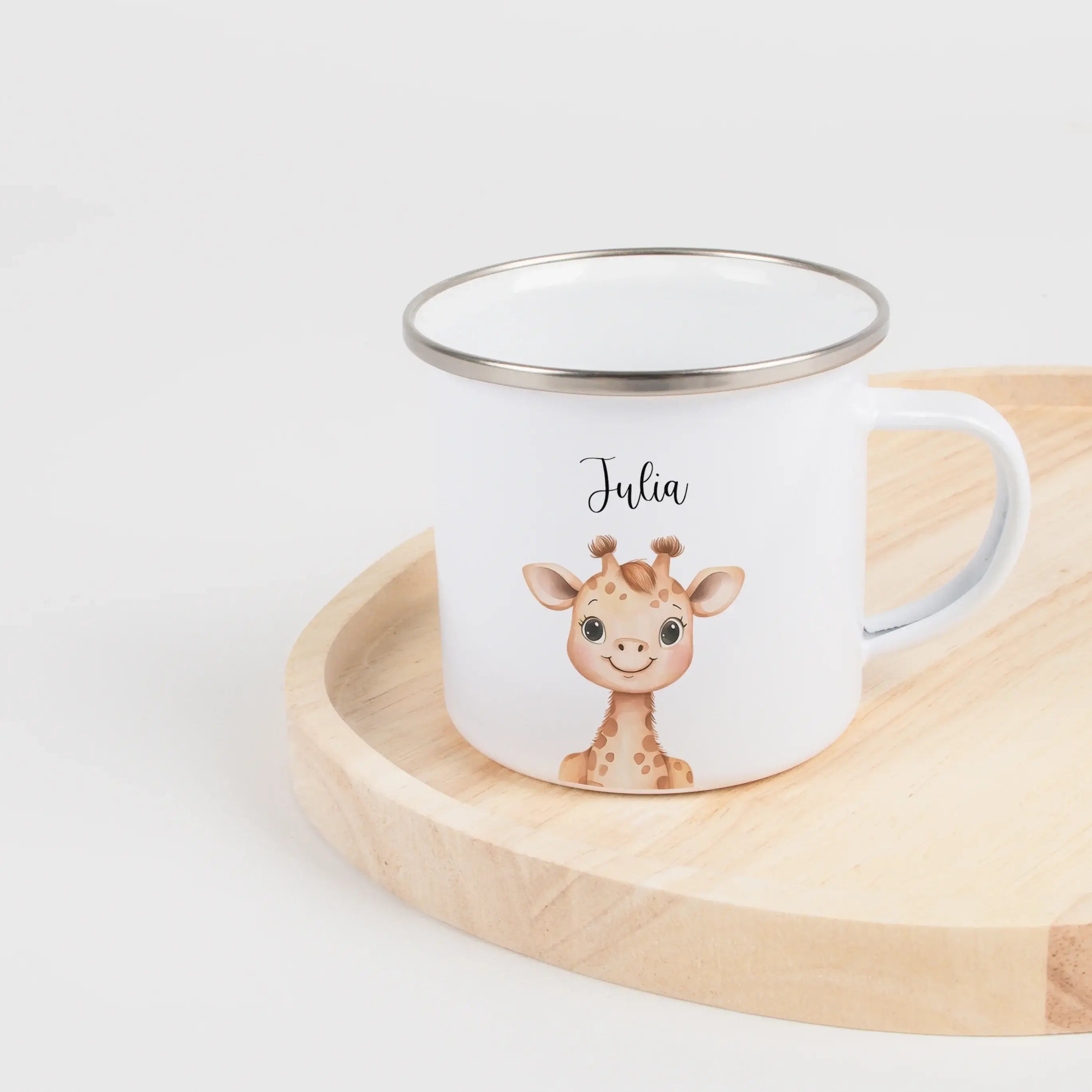 Emaille Tasse Giraffe Portrait-Emaille Tasse-famprints-Die Emaille Tasse Giraffe Portrait von famprints verwandelt jeden Morgen in einen kleinen Glücksmoment. Das liebevoll illustrierte Giraffenmotiv trifft auf einen leichten, angenehm zu haltenden Emaill