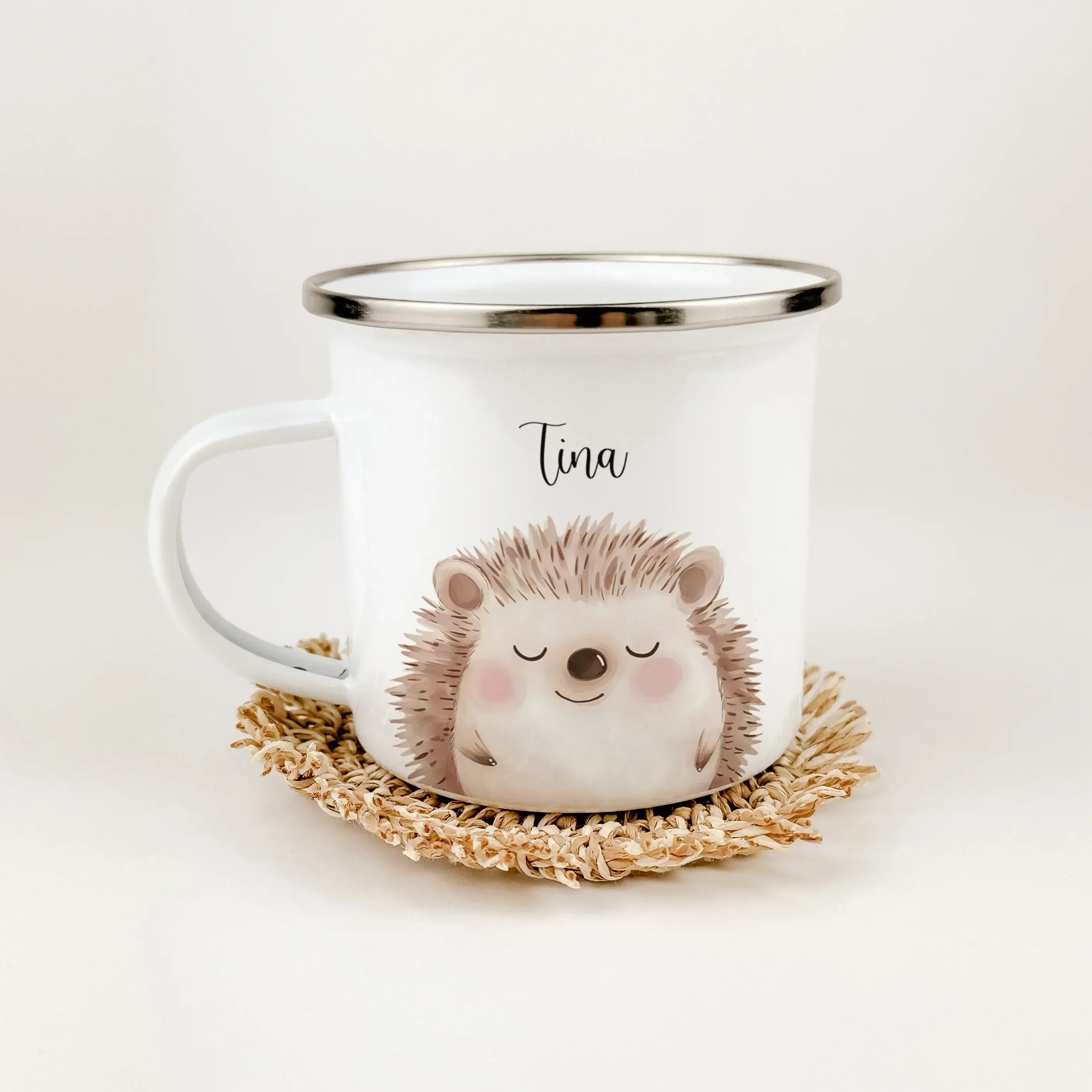 Emaille Tasse Igel Portrait-famprints-Emaille Tasse-Entdecke die charmante Emaille Tasse Igel Portrait – das ideale personalisierte Geschenk für Kinder! Ob zur Einschulung, Taufe oder zum Geburtstag, dieser bezaubernde Emaille Becher bringt Freude in den