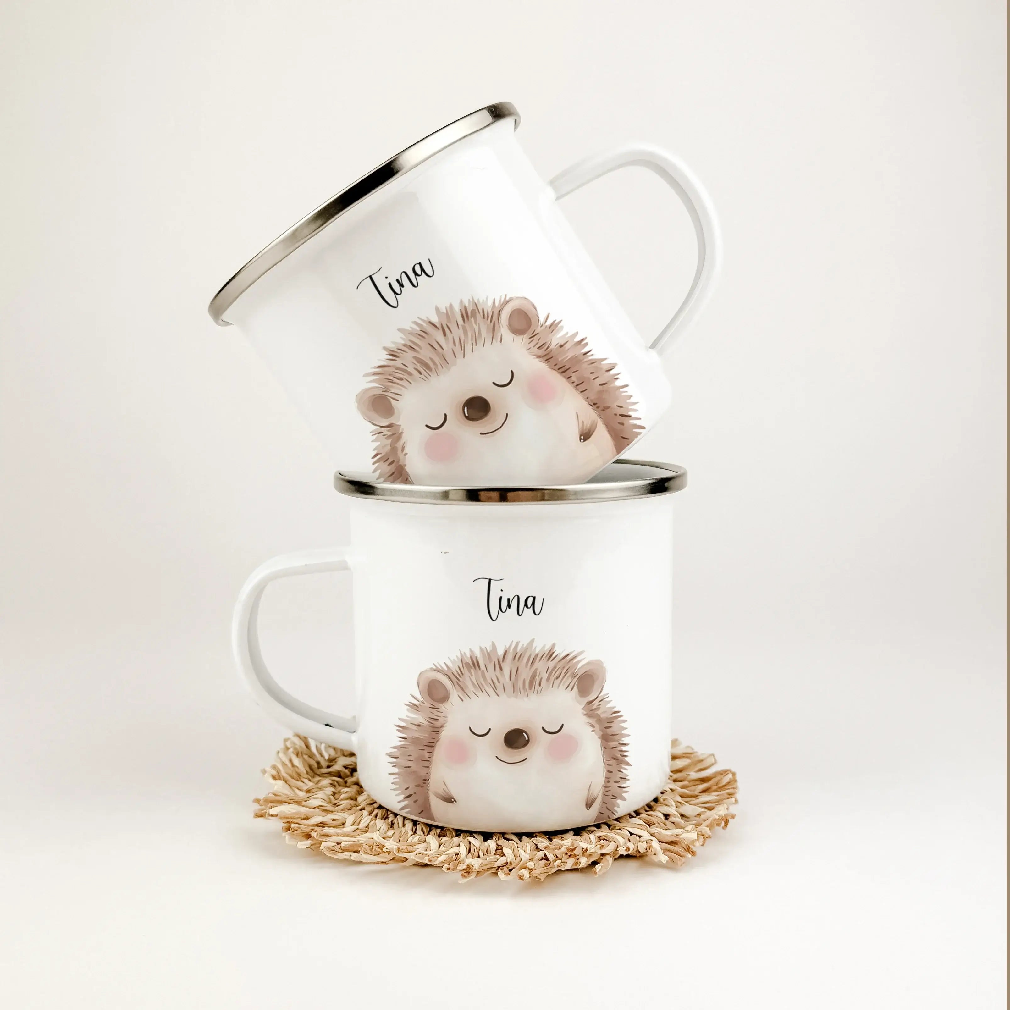 Emaille Tasse Igel Portrait-famprints-Emaille Tasse-Entdecke die charmante Emaille Tasse Igel Portrait – das ideale personalisierte Geschenk für Kinder! Ob zur Einschulung, Taufe oder zum Geburtstag, dieser bezaubernde Emaille Becher bringt Freude in den