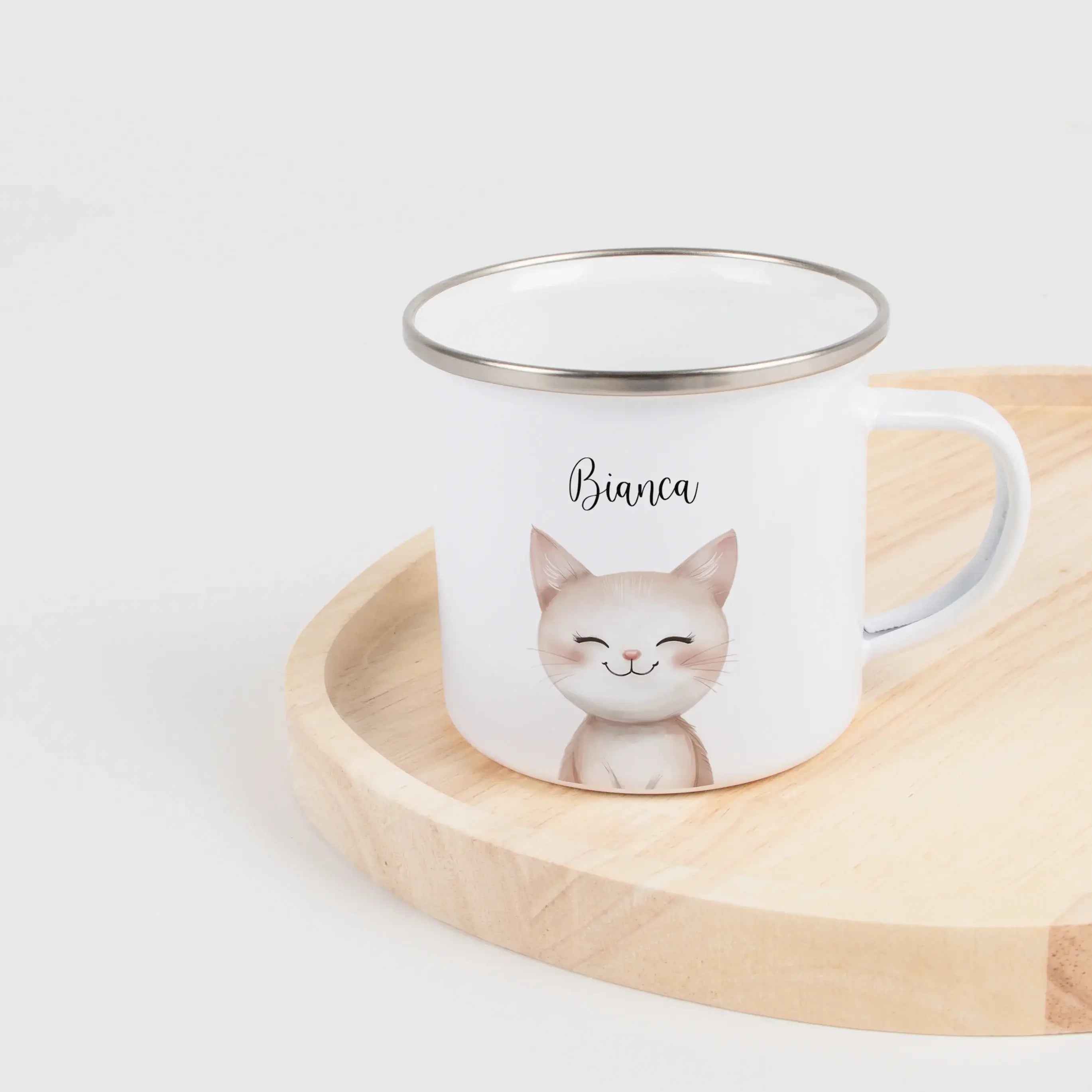 Emaille Tasse Katze Portrait-Emaille Tasse-famprints-Die Emaille Tasse Katze Portrait bringt ein liebevoll illustriertes Katzenmotiv auf einen leichten Alltagsbecher, den du bei famprints mit deinem Wunschtext personalisieren kannst. Das Design in Aquarel