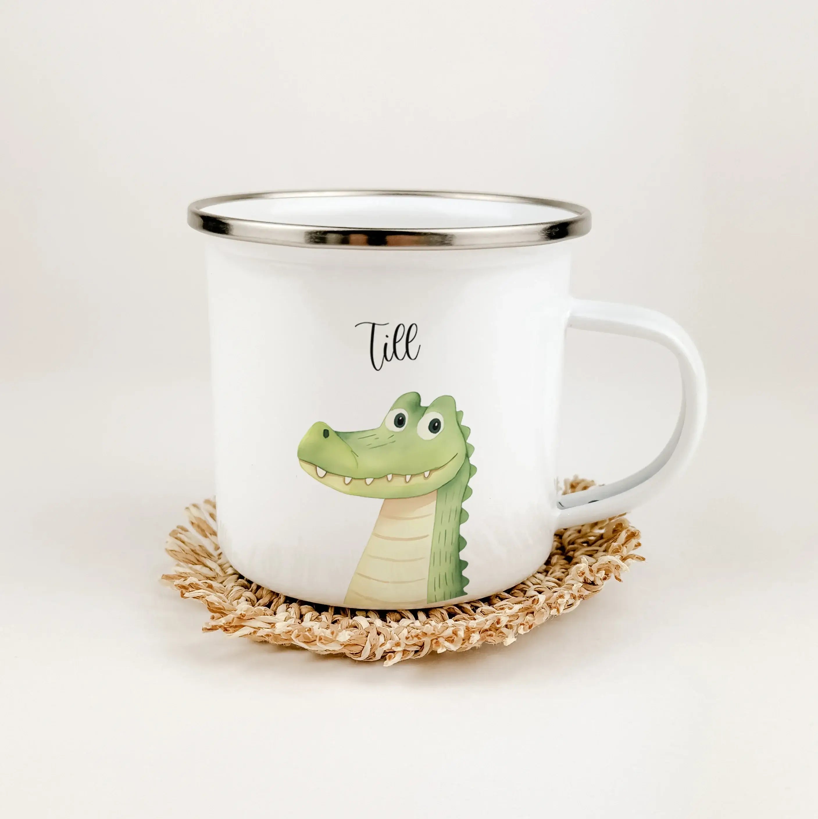 Emaille Tasse Krokodil Portrait-famprints-Emaille Tasse-Entdecke die zauberhafte Emaille Tasse Krokodil Portrait, die deinem Alltag einen besonderen Glanz verleiht und dir ein Lächeln ins Gesicht zaubert. Diese Emaille Tasse personalisiert ist mehr als nu