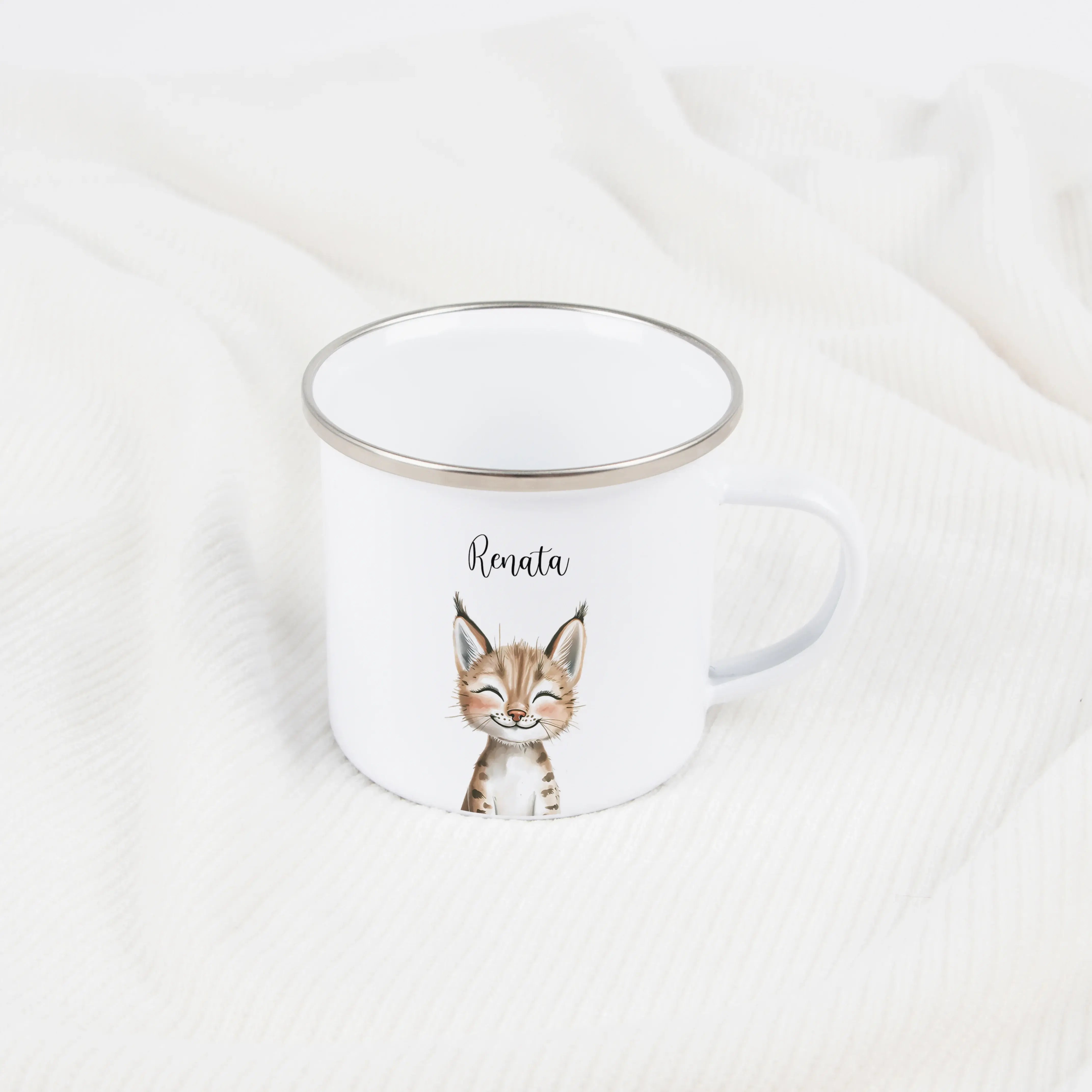 Emaille Tasse Luchs Portrait-Emaille Tasse-famprints-Die Emaille Tasse Luchs Portrait von famprints ist ein liebevoll gestalteter Becher für alle, die Tiere, Naturmotive und persönliche Geschenke schätzen. Das detailreiche Luchs-Motiv im Aquarell-Stil mac