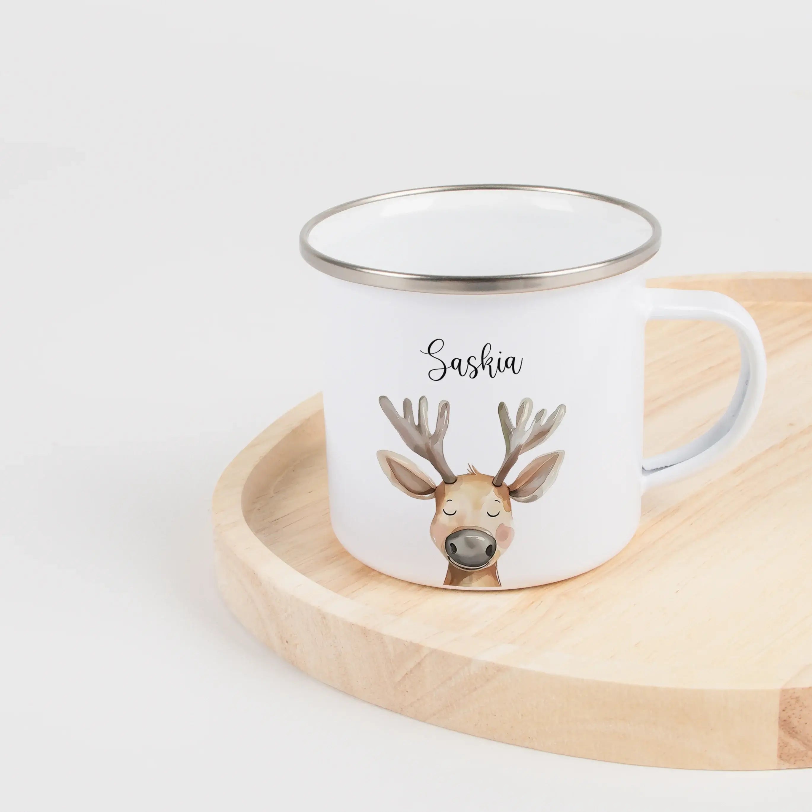 Emaille Tasse Rentier Portrait-Emaille Tasse-famprints-Die Emaille Tasse Rentier Portrait von famprints ist ein liebevoll gestalteter Becher für Kinder, der Alltag und besondere Momente verbindet. Das detailreiche Rentier-Motiv im sanften Illustrationssti