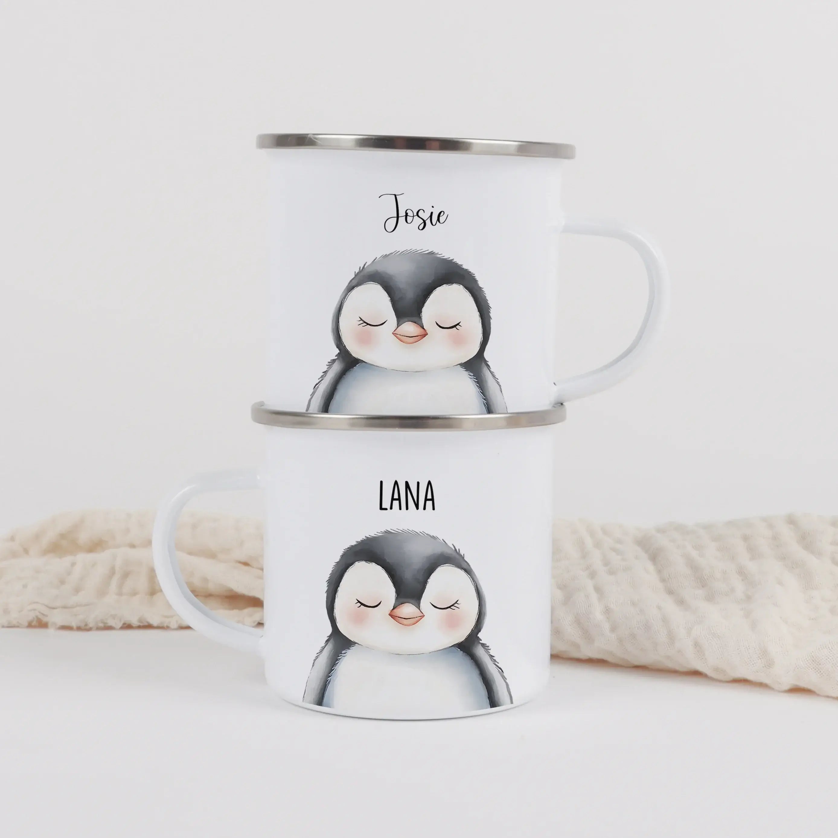 Emaille Tasse Pinguin Portrait-Emaille Tasse-famprints-Die Emaille Tasse Pinguin Portrait von famprints bringt Kindern jeden Morgen ein kleines Stück Freude an den Frühstückstisch. Mit ihrem liebevoll gestalteten Wasserfarben-Look und der Auswahl aus zwei