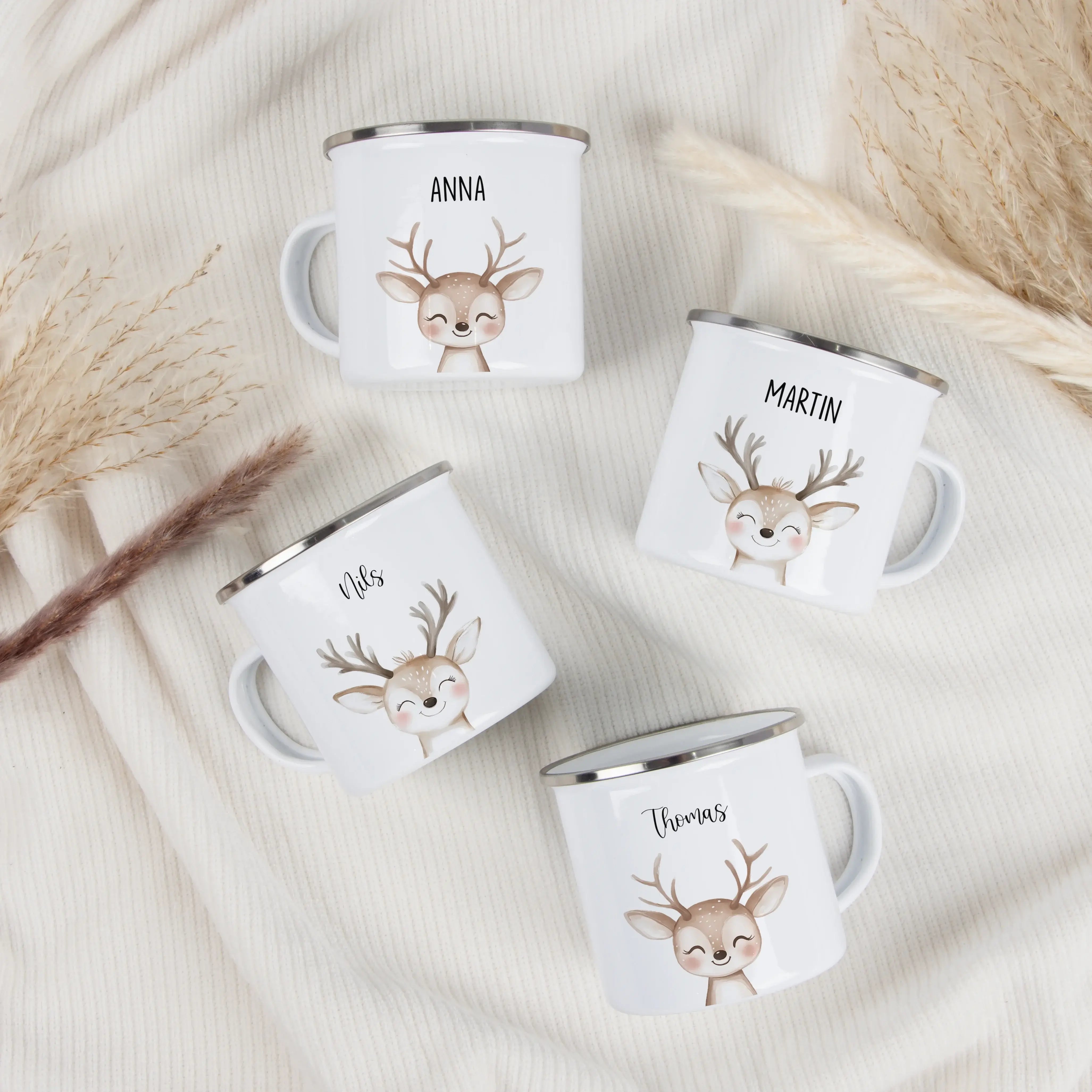 Emaille Tasse Reh Portrait-Emaille Tasse-famprints-Die Emaille Tasse Reh Portrait von famprints ist ein liebevoll gestaltetes, personalisiertes Geschenk für Kinder und Familien, die besondere Motive mögen. Das detailreiche Reh im Portrait-Stil passt perfe