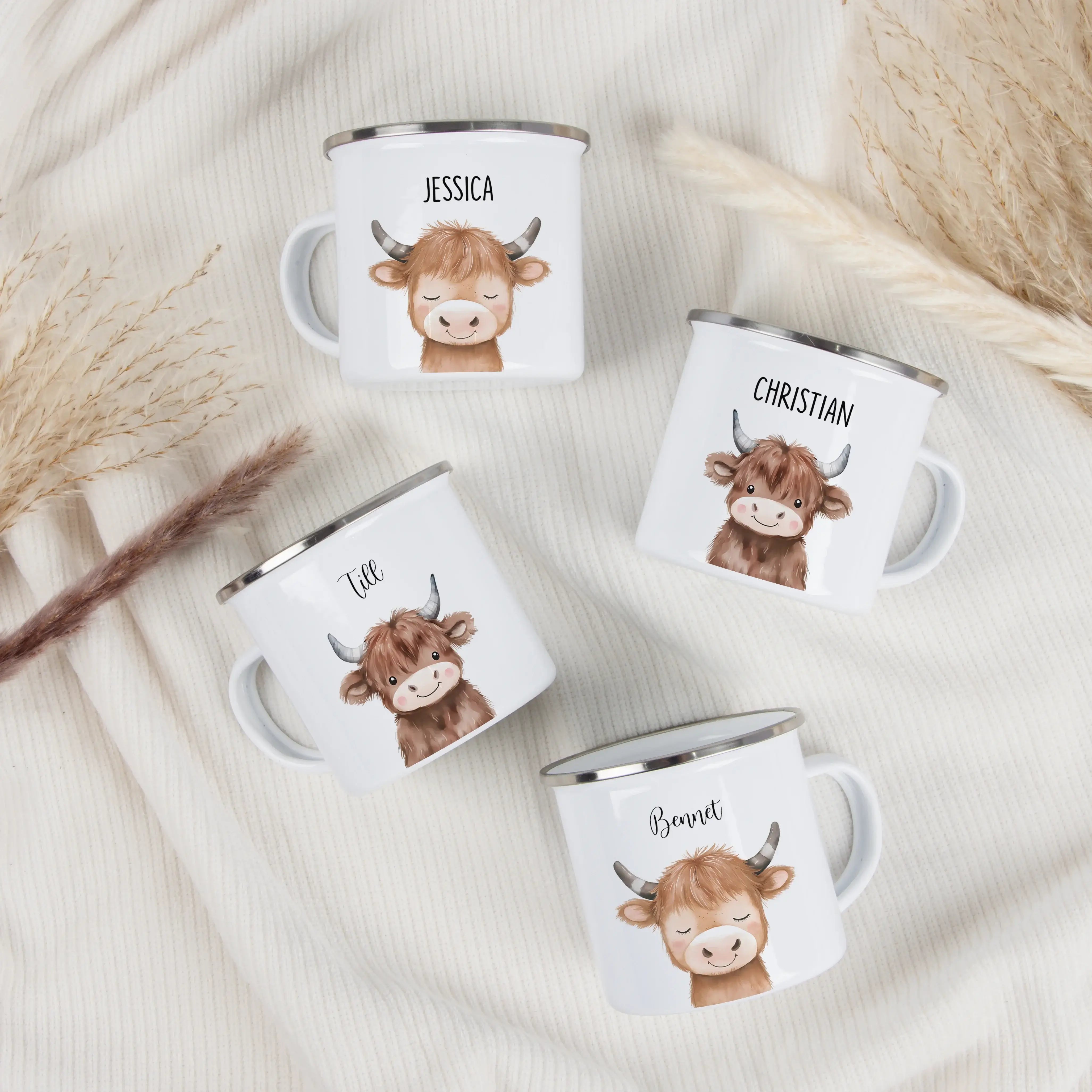 Emaille Tasse Stier Portrait-Emaille Tasse-famprints-Die Emaille Tasse Stier Portrait von famprints verbindet personalisierte Gestaltung mit einem detailreichen Tiermotiv, das die kraftvolle Ausstrahlung des Sternzeichens Stier in sanfter Aquarell-Optik e