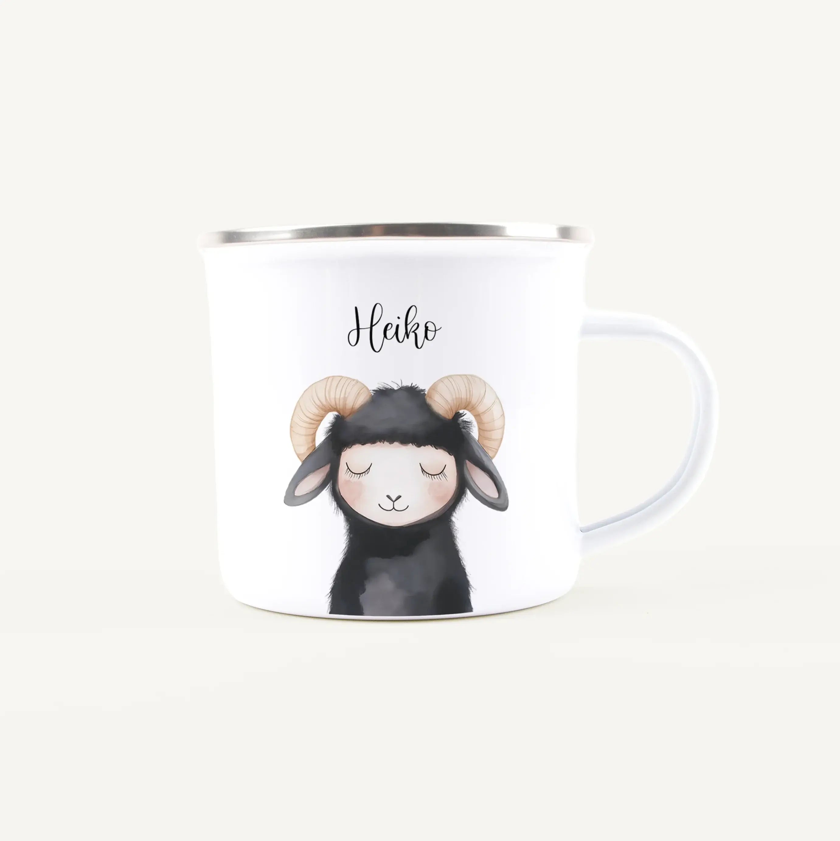 Emaille Tasse Widder Portrait-Emaille Tasse-famprints-Die Emaille Tasse Widder Portrait von famprints ist ein personalisiertes Geschenk für Kinder, das Alltag und besondere Anlässe verbindet. Das liebevoll gestaltete Widder Motiv im Aquarellstil macht die