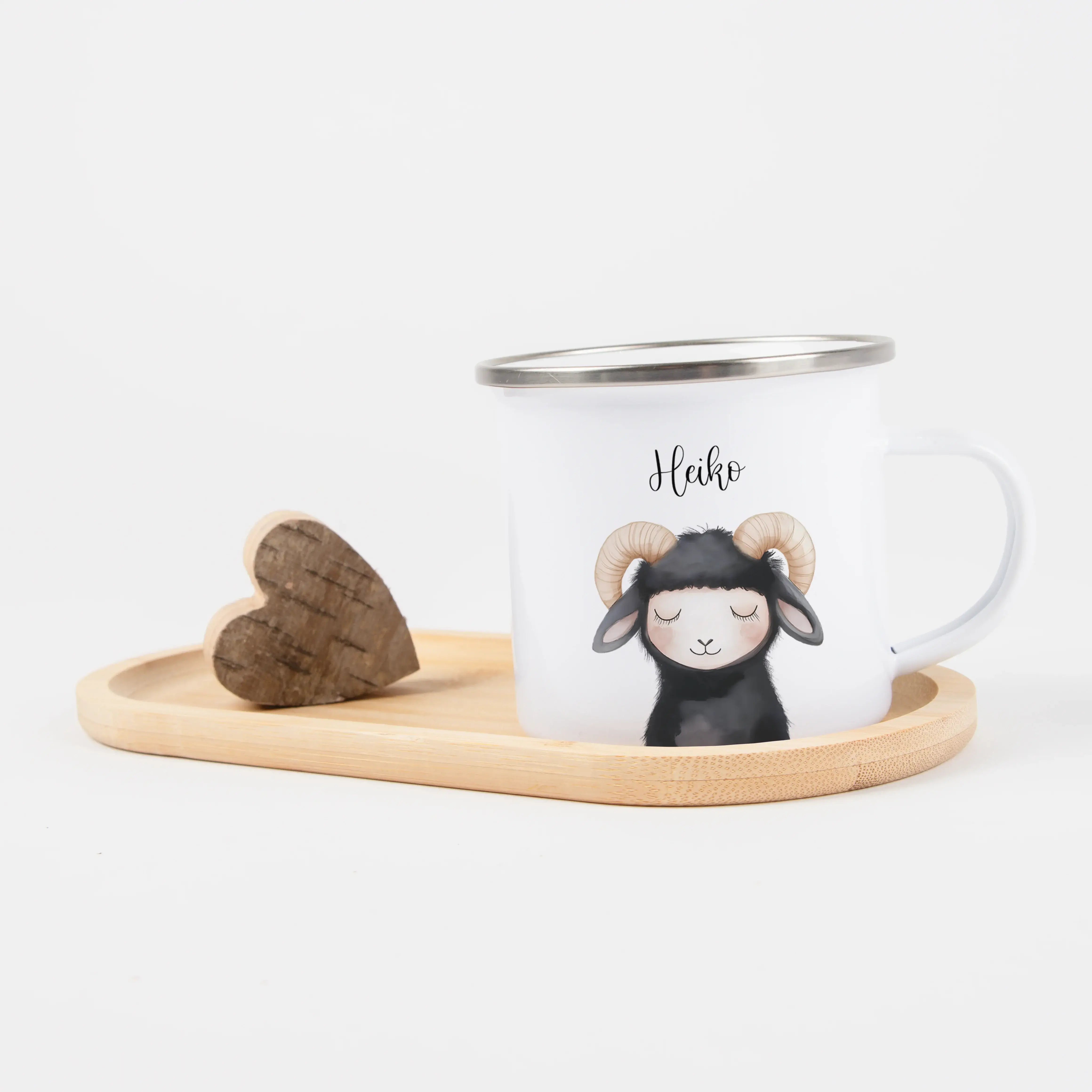 Emaille Tasse Widder Portrait-Emaille Tasse-famprints-Die Emaille Tasse Widder Portrait von famprints ist ein personalisiertes Geschenk für Kinder, das Alltag und besondere Anlässe verbindet. Das liebevoll gestaltete Widder Motiv im Aquarellstil macht die