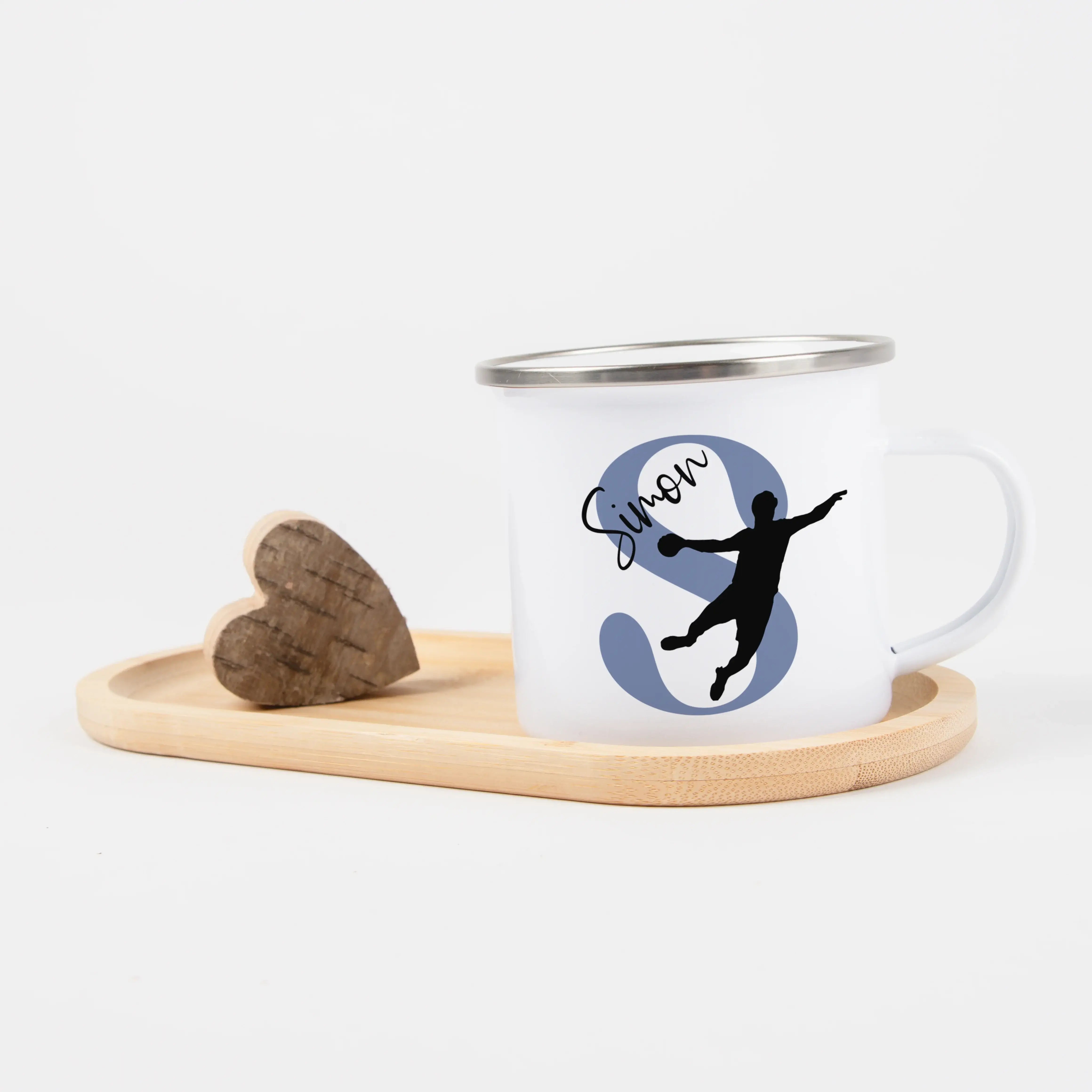 Emaille Tasse mit Namen Handball-Emaille Tasse-famprints-Die Emaille Tasse mit Namen Handball von famprints verbindet sportliche Leidenschaft mit einer persönlichen Note, die Kindern ein echtes Strahlen ins Gesicht zaubert. Jede Tasse wird in Deutschland