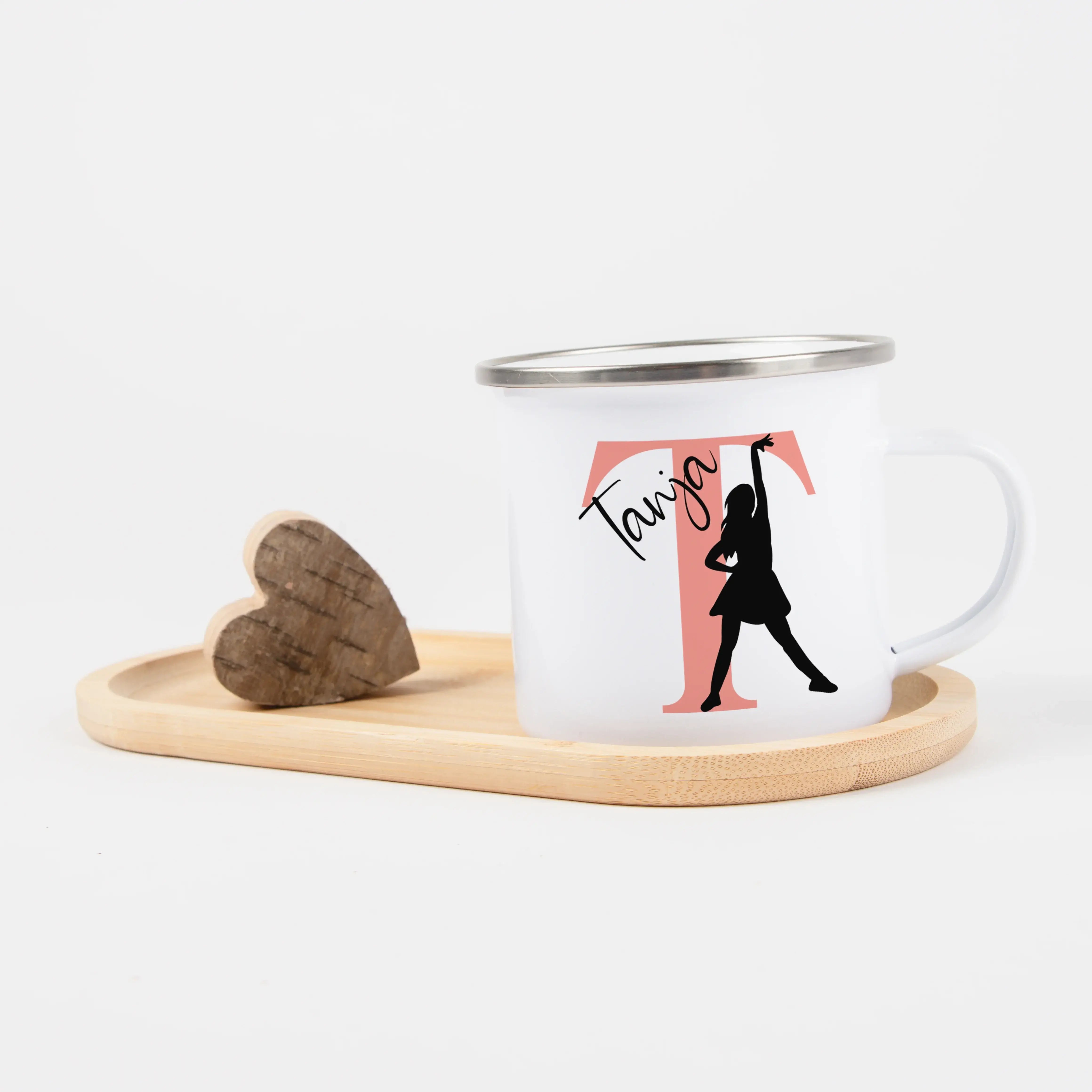 Emaille Tasse mit Namen Tanzen-Emaille Tasse-famprints-Mit der Emaille Tasse mit Namen Tanzen von famprints verschenkst du etwas Persönliches, das genau zur Leidenschaft passt. Ob Ballett, Hip-Hop oder moderner Tanz – das liebevoll gestaltete Motiv in Kom