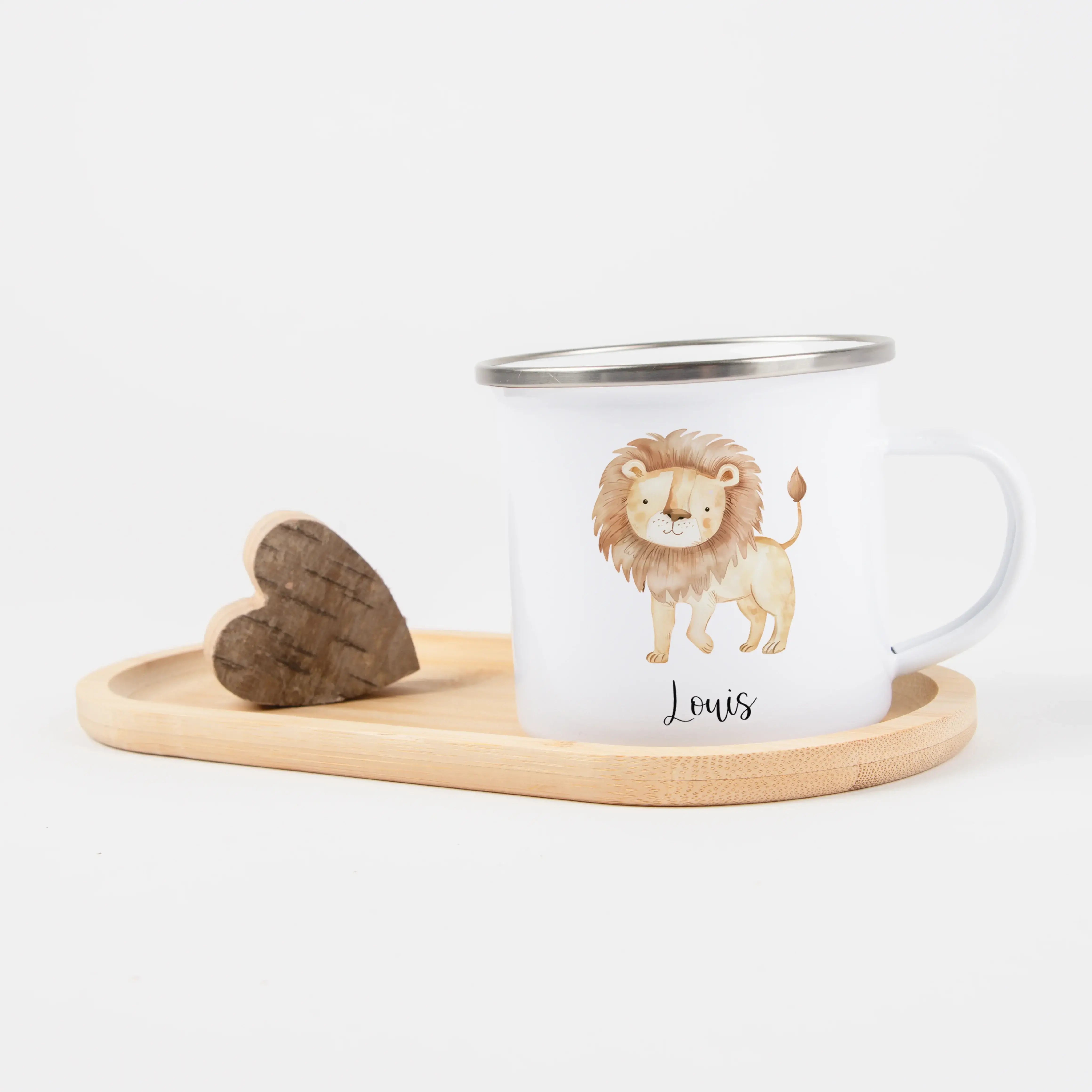 Emaille Tasse Löwe-Emaille Tasse-famprints-Die Emaille Tasse Löwe von famprints ist ein liebevoll gestaltetes Geschenk, das Kinderaugen zum Leuchten bringt. Der warme Wasserfarben-Look des Löwenmotivs wirkt freundlich und verspielt, wodurch die Tasse idea