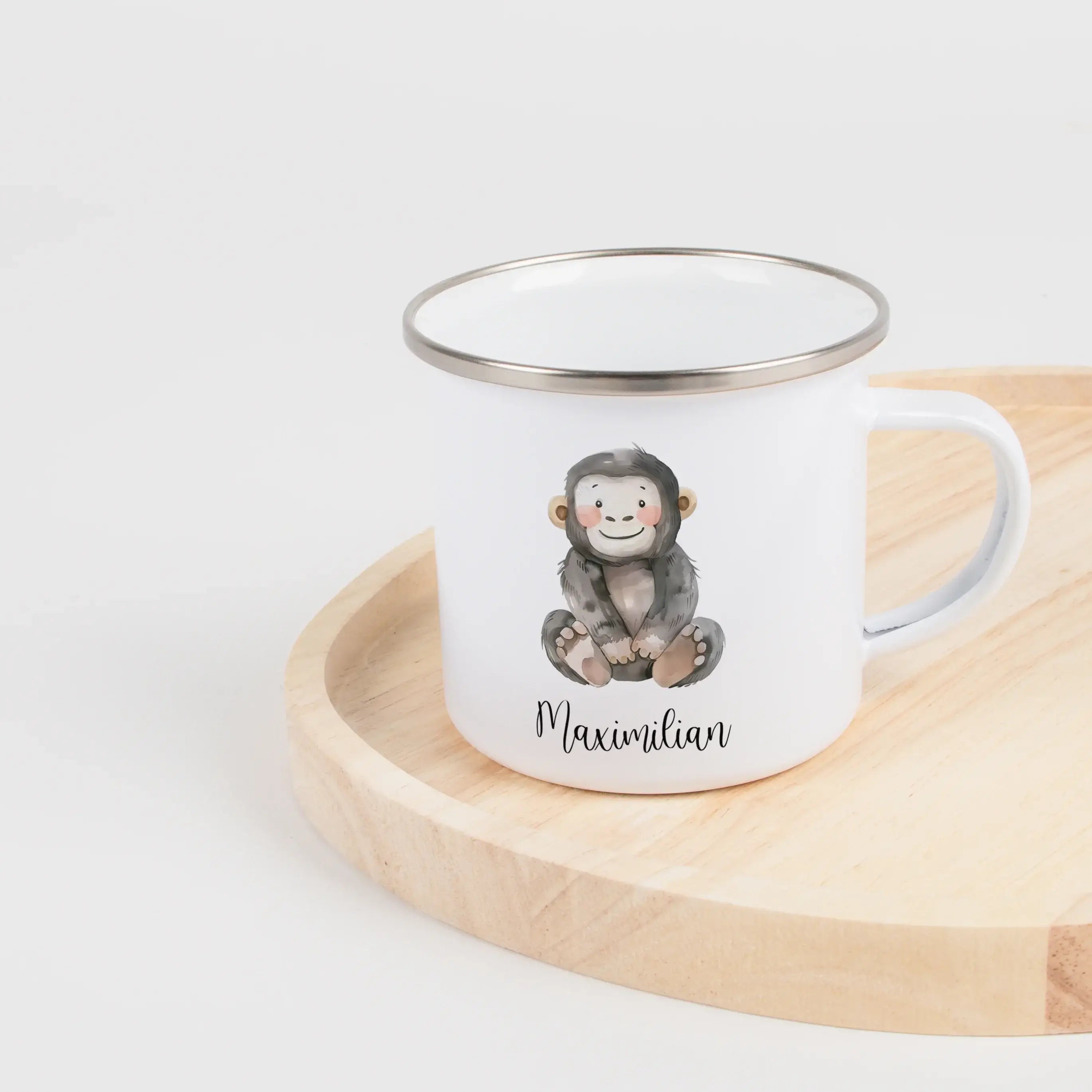 Emaille Tasse Affe-Emaille Tasse-famprints-Die Emaille Tasse Affe von famprints bringt gute Laune auf jeden Tisch und wird dank deiner Personalisierung zu einem kleinen Geschenkmoment. Der liebevoll illustrierte Affe macht die Tasse für Kinder wie Erwachs