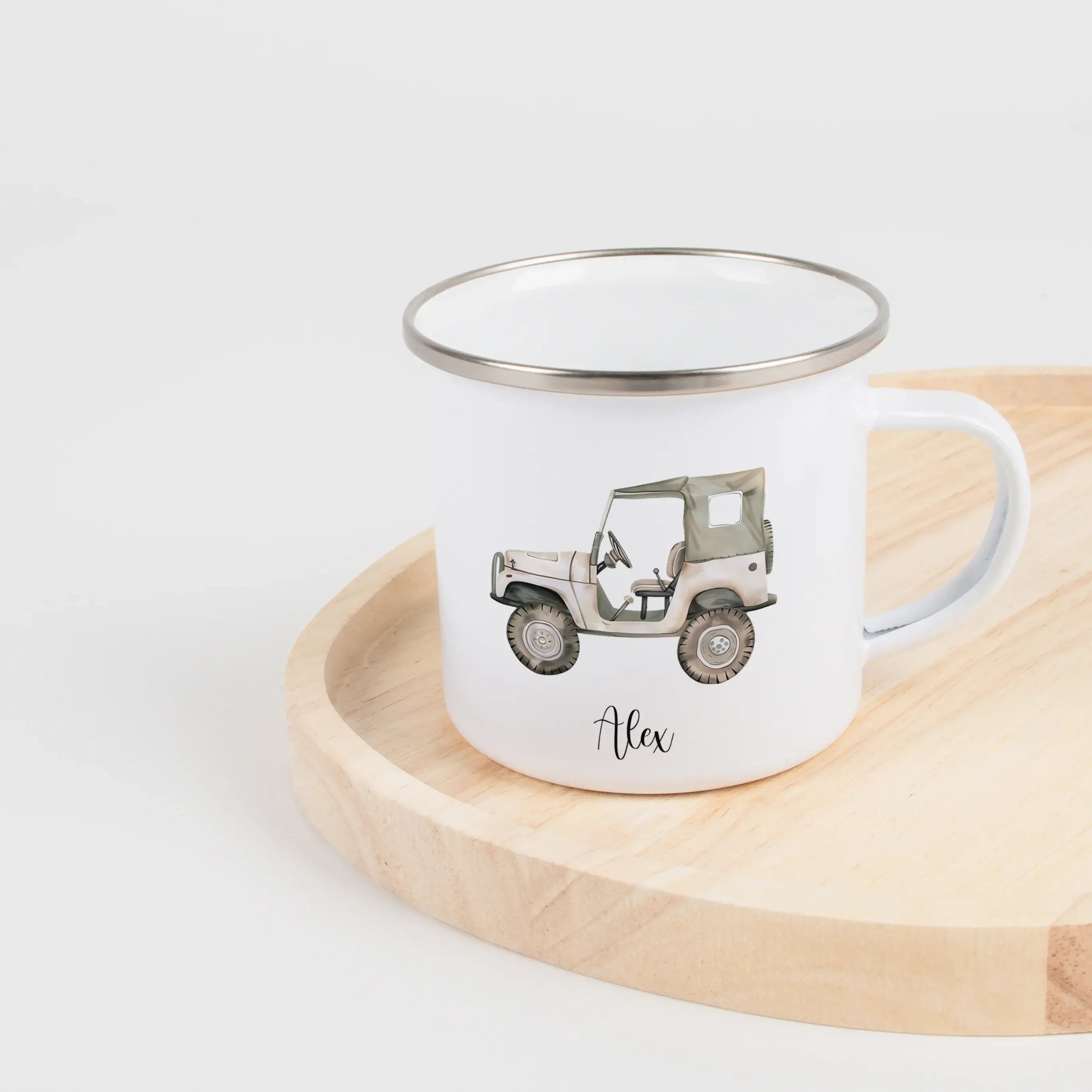Emaille Tasse Jeep-Emaille Tasse-famprints-Die Emaille Tasse Jeep von famprints ist genau das Richtige, wenn du ein persönliches Geschenk suchst, das im Alltag genutzt wird und trotzdem etwas Besonderes ist. Das liebevoll gestaltete Jeep-Motiv erinnert an