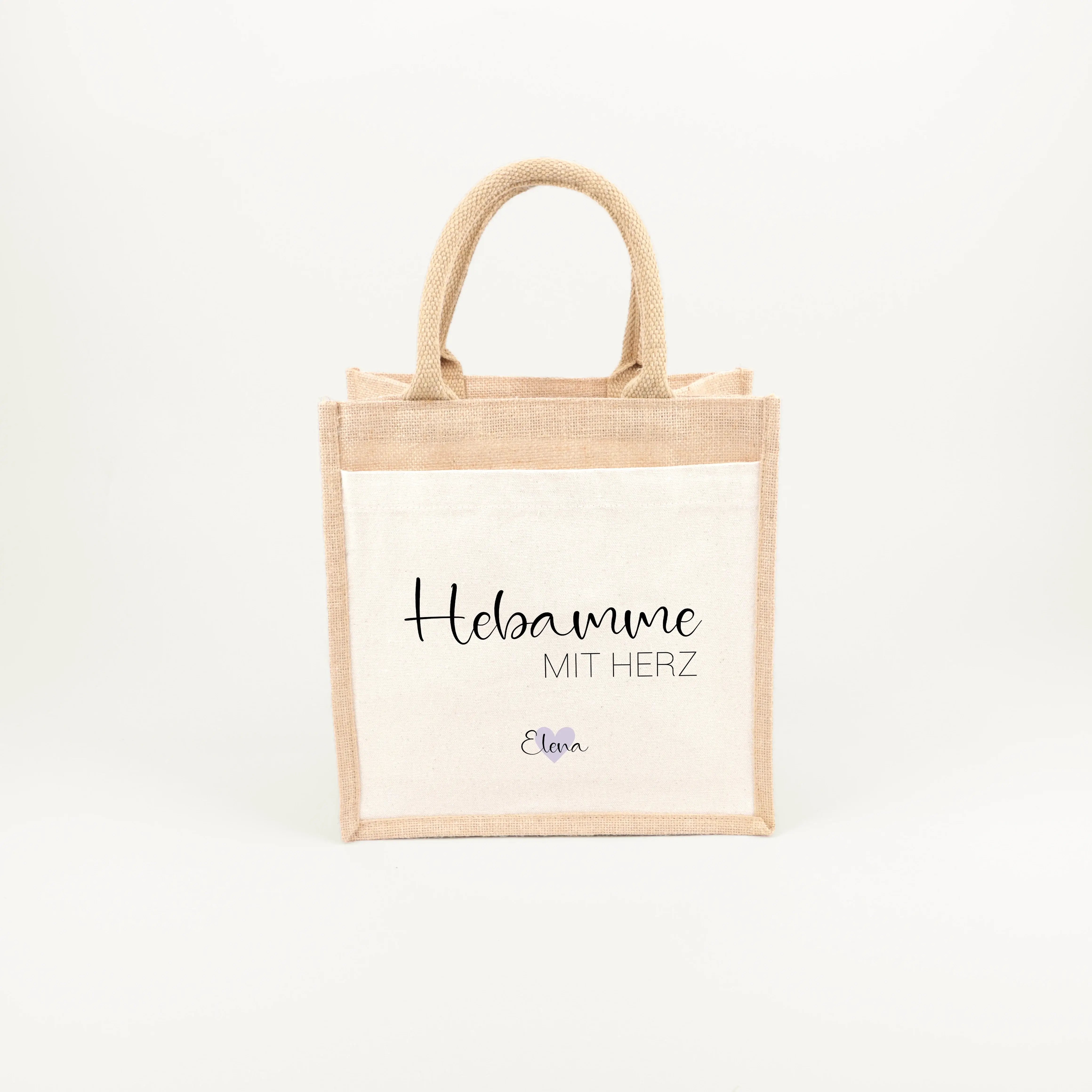 Jutetasche Hebamme mit Herz - Jutetasche - famprints - Du suchst ein persönliches Geschenk für deine Hebamme? Unsere Jutetasche Hebamme mit Herz ist das perfekte Dankeschön für die liebevolle Unterstützung von der Schwangerschaft bis zur Geburt. Auf der T