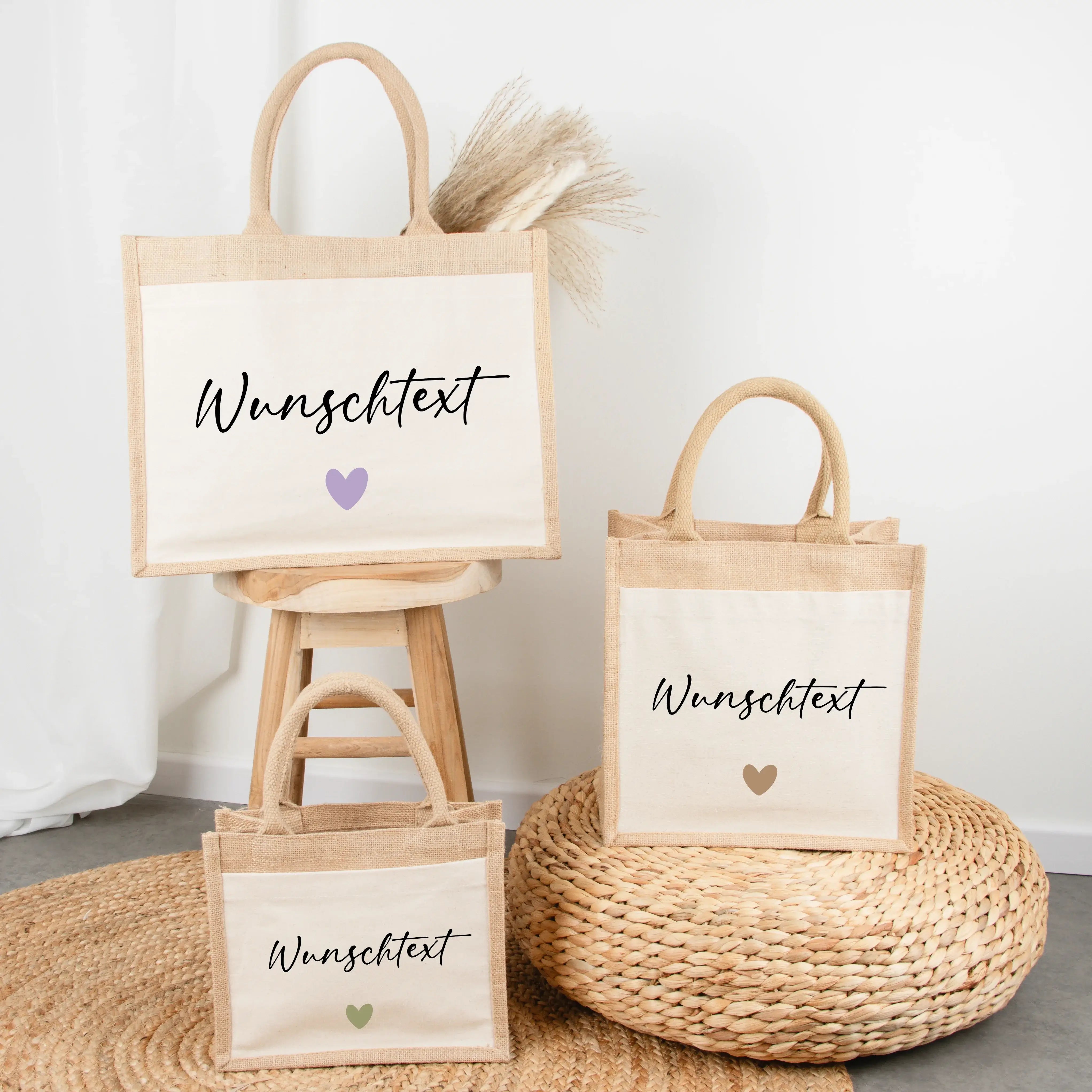 Jutetasche Wunschtext-Jutetasche-famprints-Eine Jutetasche Wunschtext wird bei famprints zu einem liebevollen Begleiter, der deine Gefühle sichtbar macht. Mit deinem persönlichen Spruch, Namen oder Zitat entsteht ein Geschenk, das von Herzen kommt und Eri