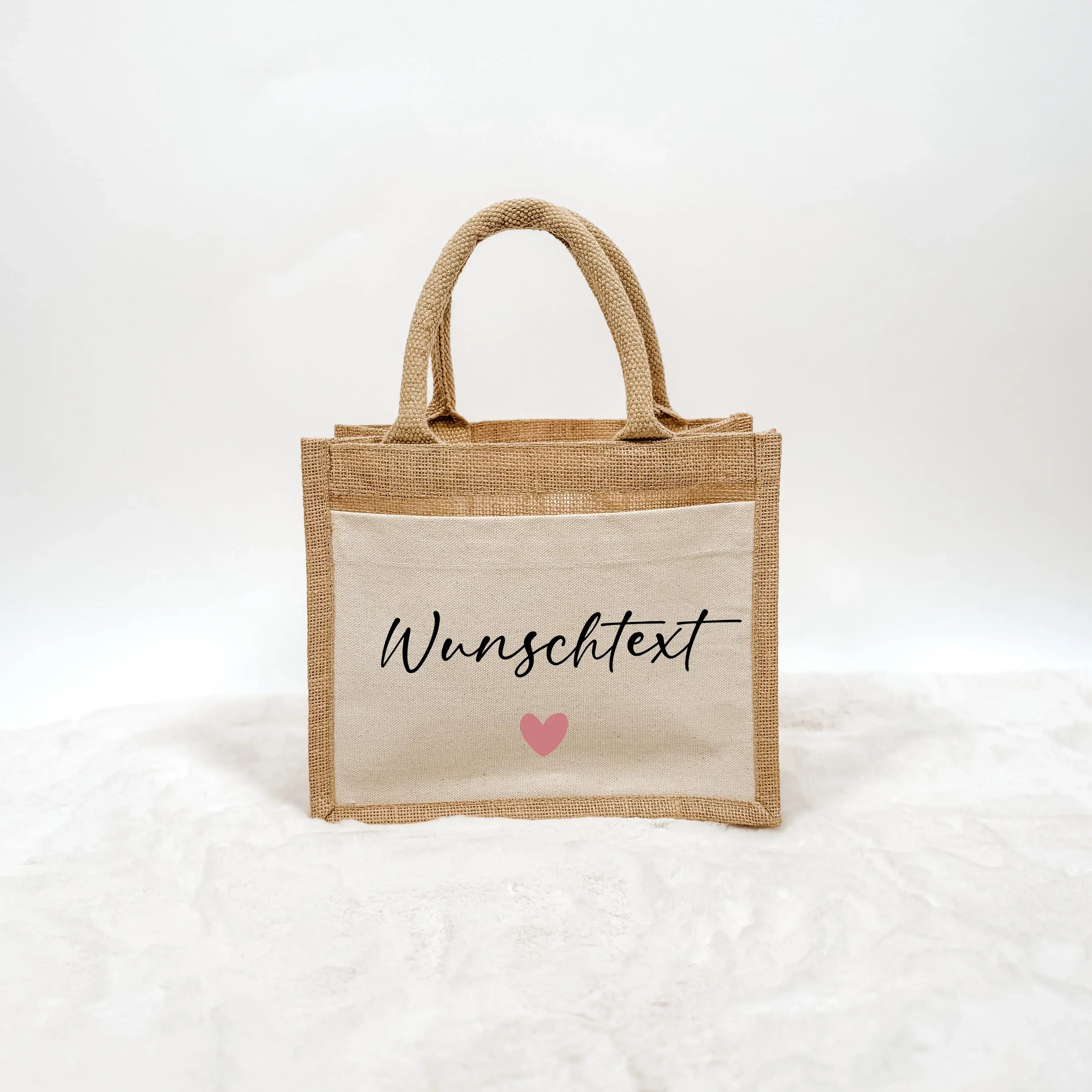 Jutetasche Wunschtext - Jutetasche - famprints - Entdecke die Jutetasche Wunschtext – dein persönlicher Begleiter für jeden Tag! Diese nachhaltige Jutetasche kannst du mit deinem Wunschtext individuell gestalten. Ob ein Name, ein besonderes Wort oder ein
