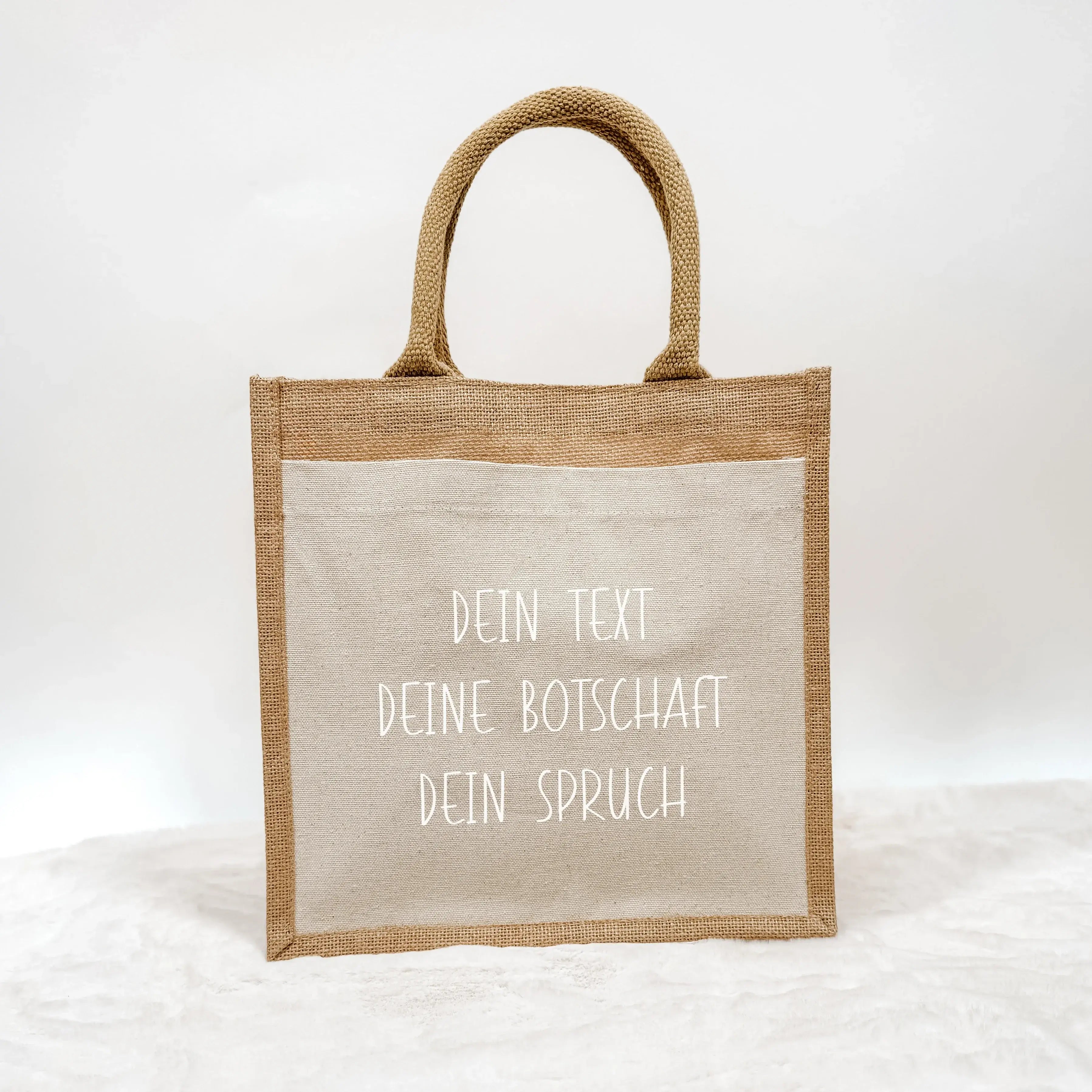Jutetasche Eigener Spruch - Jutetasche - famprints - Entdecke die Jutetasche Eigener Spruch – dein persönlicher Begleiter für jeden Tag! Gestalte deine Jutetasche ganz nach deinem Geschmack und verewige deinen Lieblingsspruch, eine besondere Botschaft ode