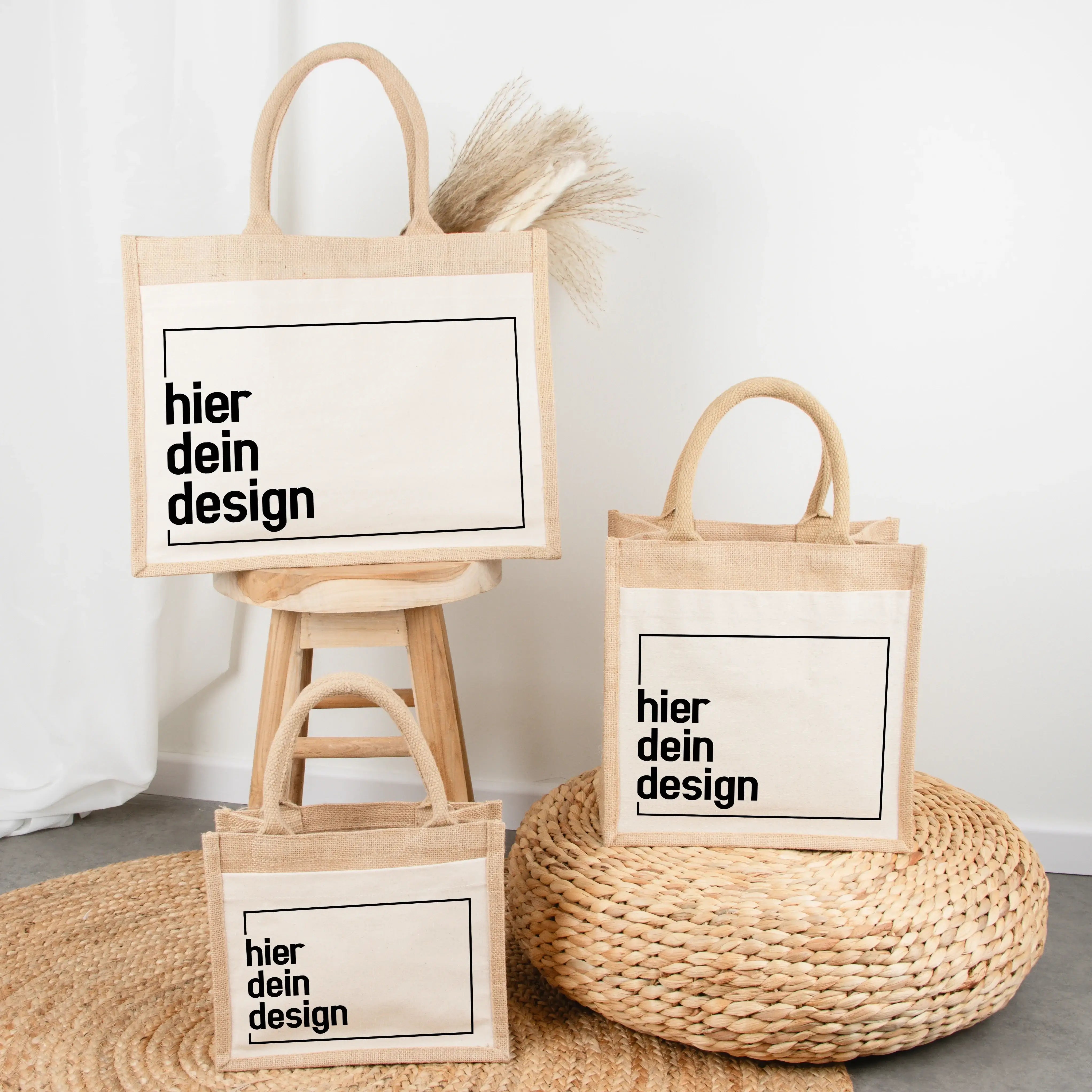Jutetasche Dein Design-Jutetasche-famprints-Jutetasche Dein Design ist deine persönliche Tragetasche mit Charakter. Bei famprints gestaltest du eine hochwertige Jutetasche, die außen ihre natürliche Optik behält und innen laminiert ist. So wirkt sie authe