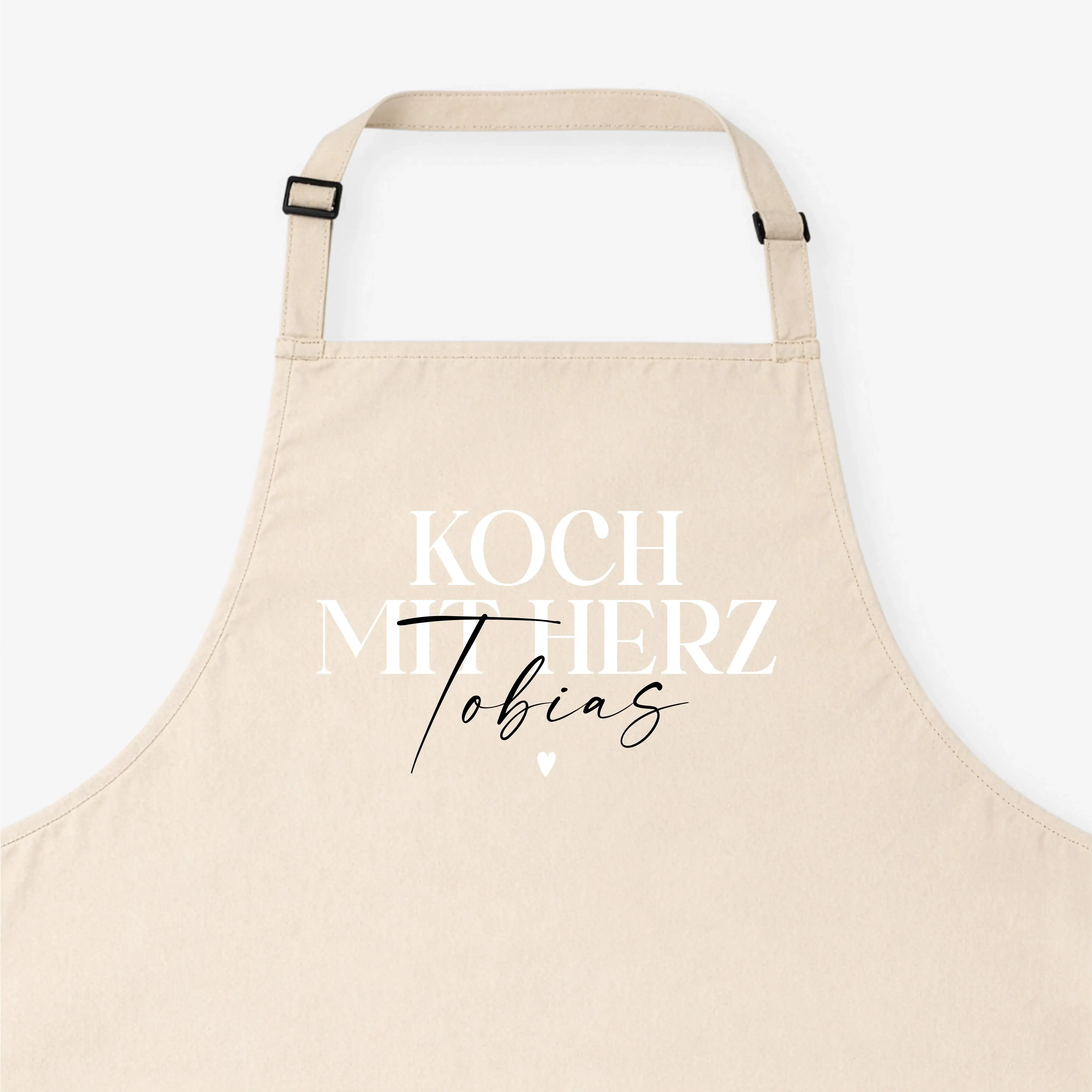 Kochschürze Koch mit Herz-Kochschürze-famprints-Kochschürze Koch mit Herz steht für Freude am Kochen und für eine persönliche Note, die man sofort sieht. Bei famprints wird aus einer hochwertigen Küchenschürze ein individuelles Geschenk, das genau zu dir
