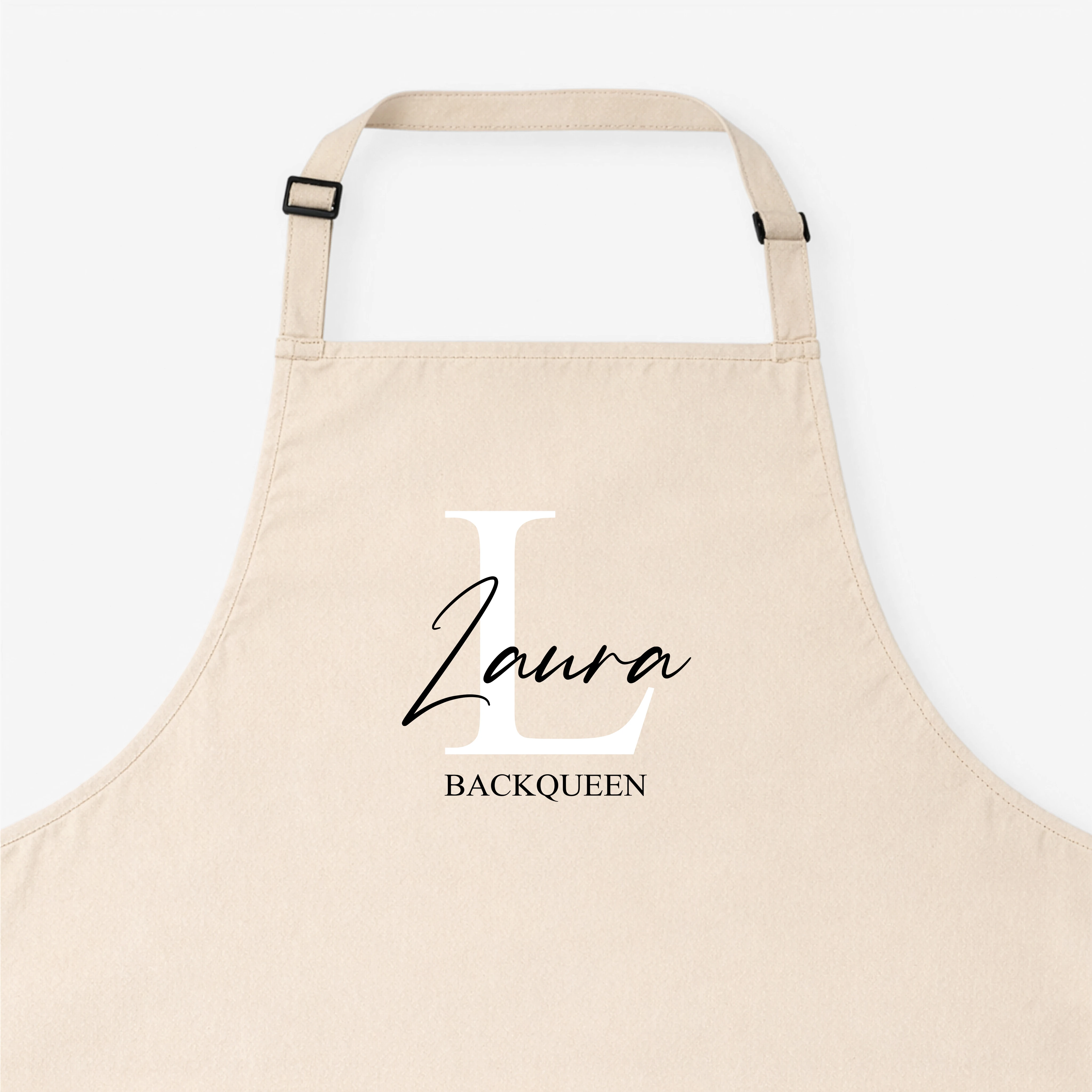 Kochschürze Initial + Text-Kochschürze-famprints-Die Kochschürze Initial + Text von famprints macht aus einem Alltagsprodukt ein persönliches Statement für Küche, Grill oder Backstube. Dein gewähltes Initial bildet den Mittelpunkt des Designs und wird mit