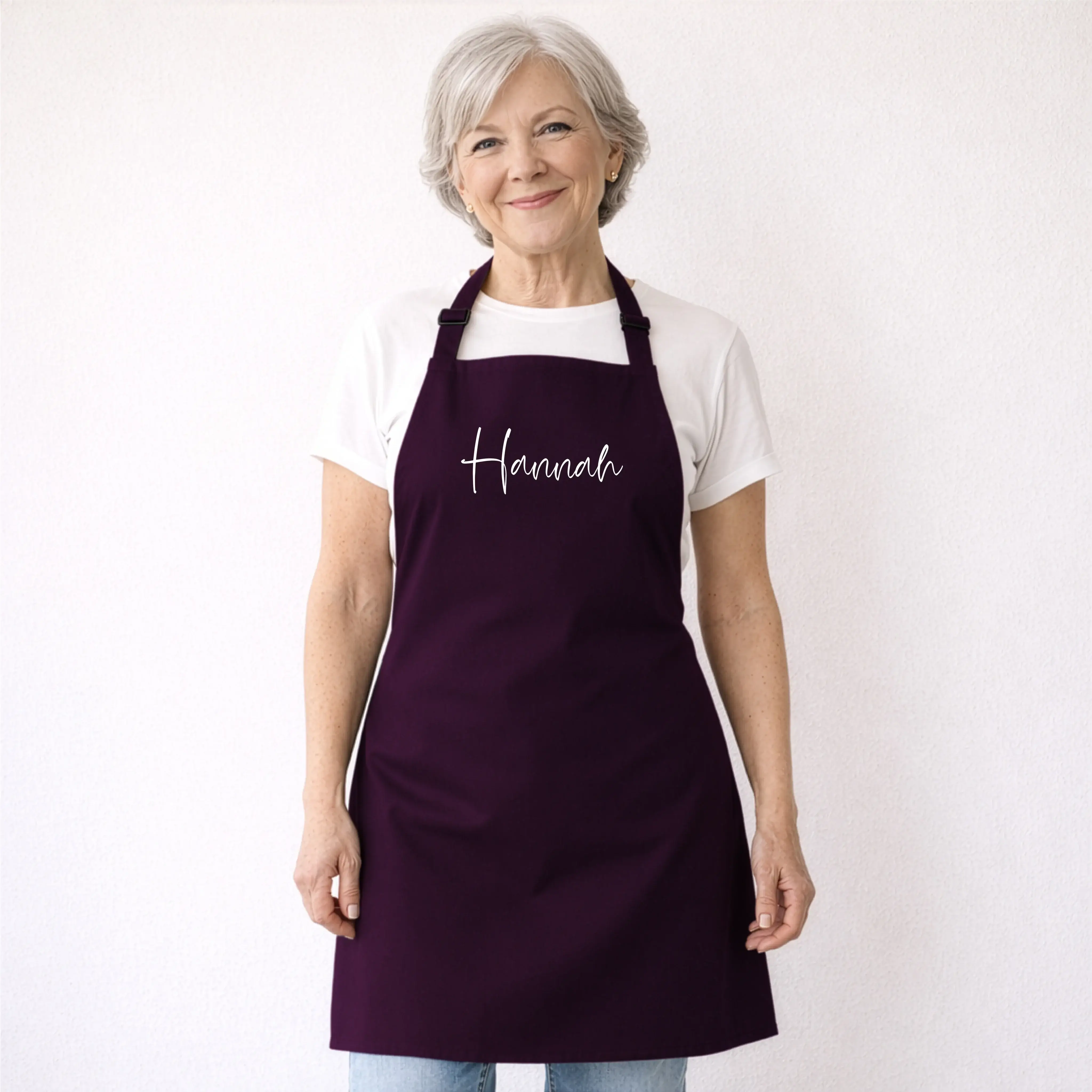 Kochschürze mit Namen-Kochschürze-famprints-Eine Kochschürze mit Namen macht aus jedem Kochmoment etwas Persönliches. Bei famprints gestaltest du deine personalisierte Kochschürze genau so, wie sie zu dir oder zur beschenkten Person passt. Ob dezente Schr