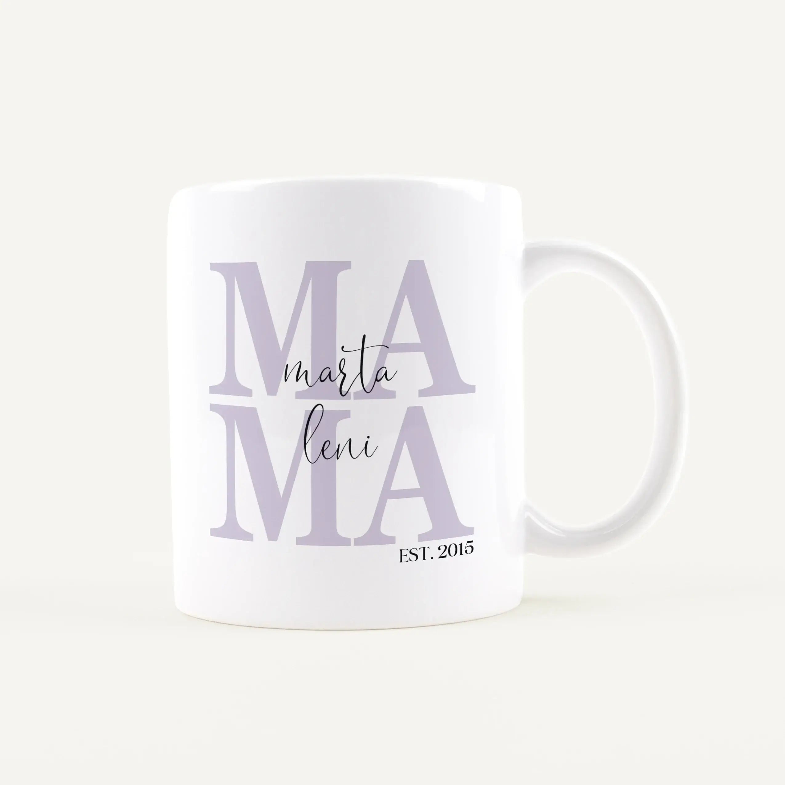 Tasse Mama seit-Keramik Tasse-famprints-Entdecke die perfekte Tasse für jede Mama – ein liebevolles Geschenk, das Freude und Emotionen vereint. Mit der personalisierten Keramik Tasse „Mama seit“ bringst du nicht nur ein Lächeln auf ihr Gesicht, sondern sc