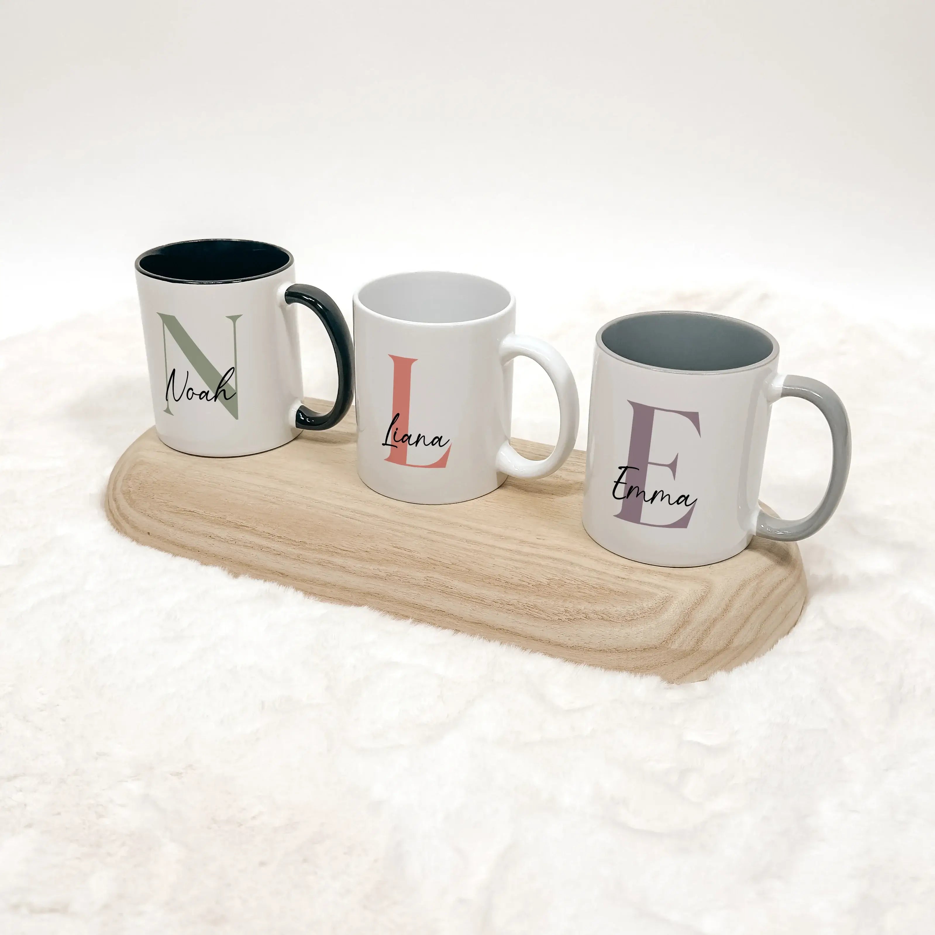 Tasse mit Namen + Initial - Keramik Tasse - famprints - Entdecke unsere Tasse mit Namen + Initial – das perfekte personalisierte Geschenk für dich oder deine Liebsten! Diese hochwertige Tasse bietet dir die Möglichkeit, sie mit deinem Wunsch-Initial und N