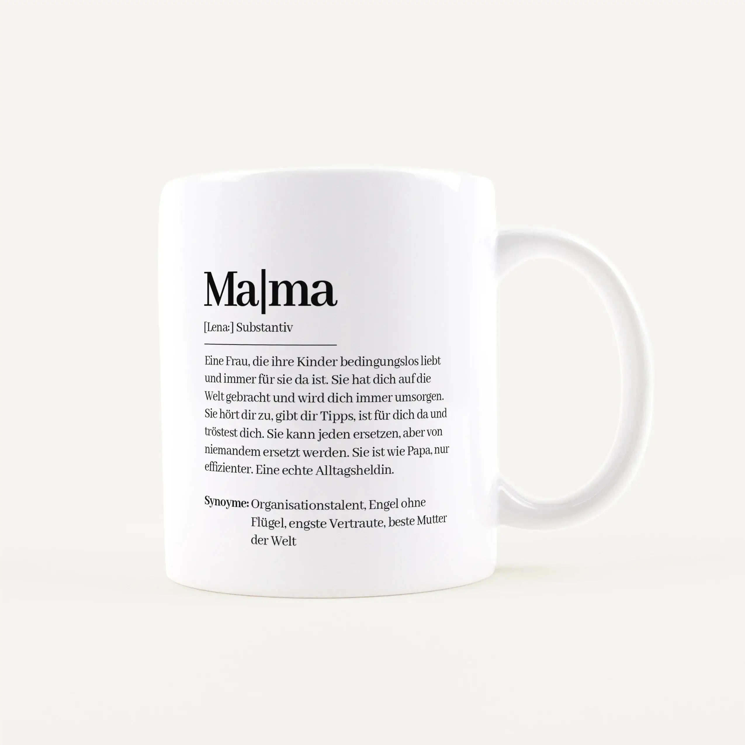 Tasse Definition Mama-Keramik Tasse-famprints-Die Tasse Definition Mama von famprints ist eine persönliche Geschenkidee für deine Mama. Das Design im Duden Stil verbindet eine liebevolle Mama Definition mit einem schlichten, zeitlosen Look und macht aus e