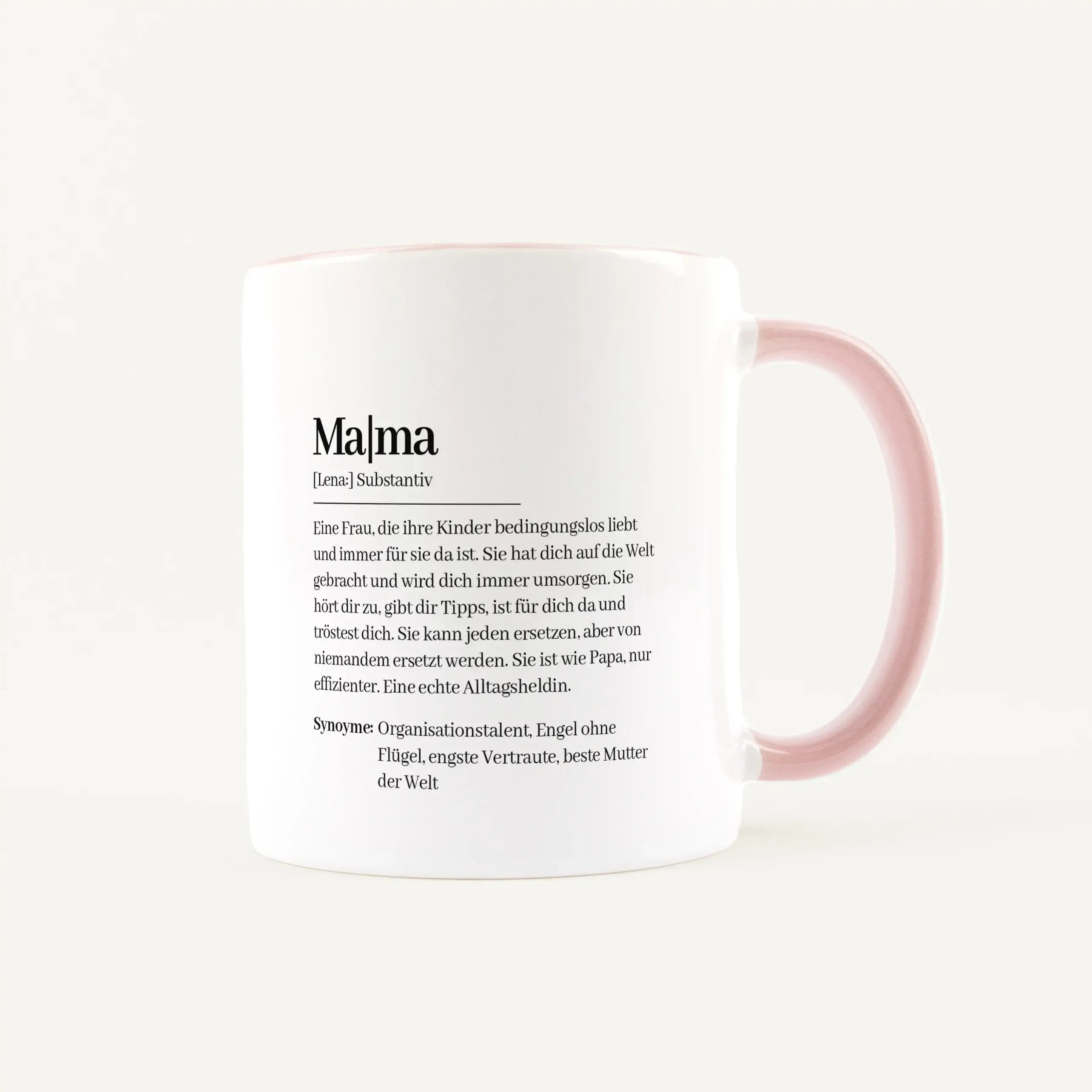 Tasse Definition Mama-Keramik Tasse-famprints-Die Tasse Definition Mama von famprints ist eine persönliche Geschenkidee für deine Mama. Das Design im Duden Stil verbindet eine liebevolle Mama Definition mit einem schlichten, zeitlosen Look und macht aus e