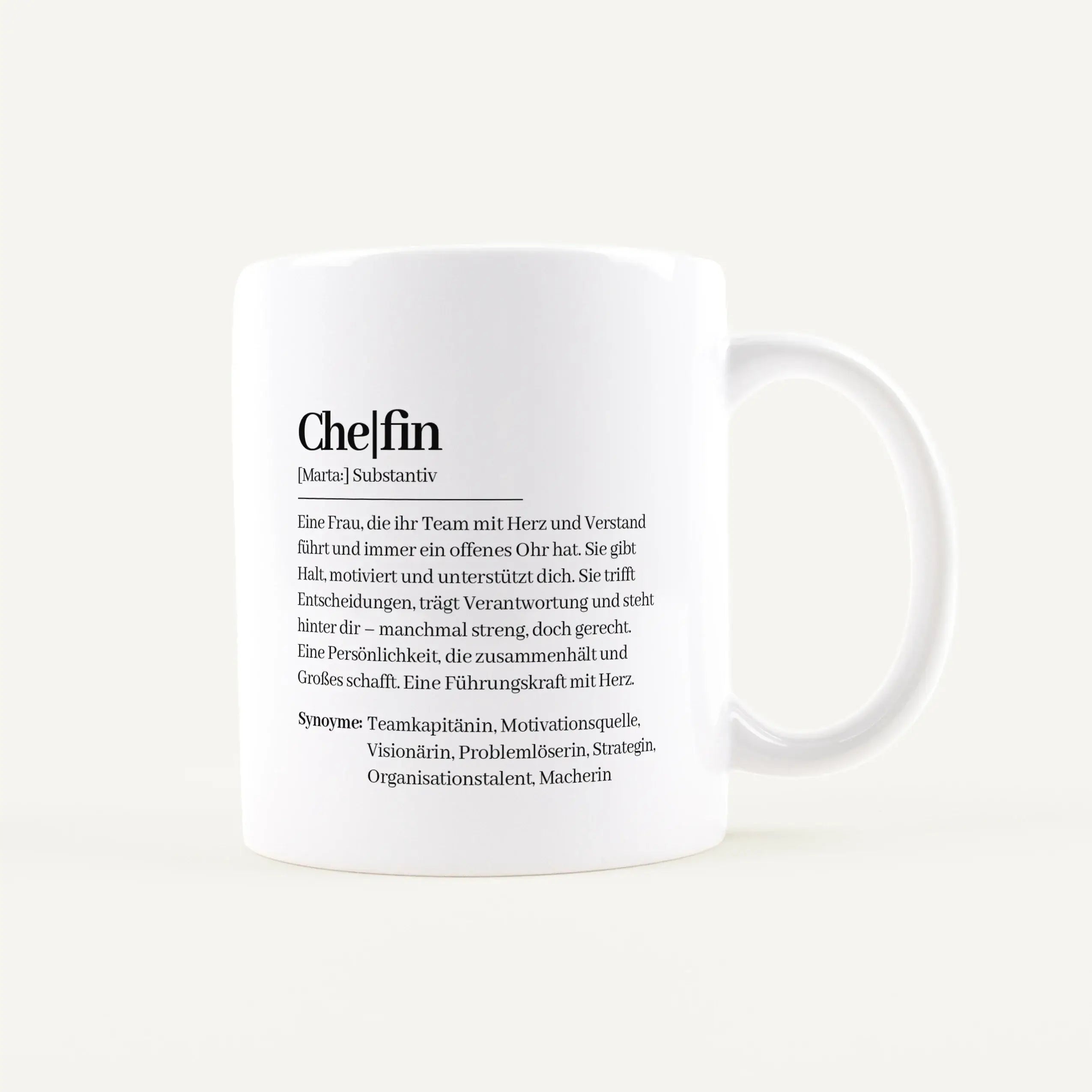 Tasse Definition Chefin-Keramik Tasse-famprints-Die Tasse Definition Chefin ist eine persönliche Geschenkidee für alle, die ihrer Vorgesetzten auf besondere Weise Danke sagen möchten. Der liebevoll formulierte Text im Duden Stil macht aus einer herkömmlic