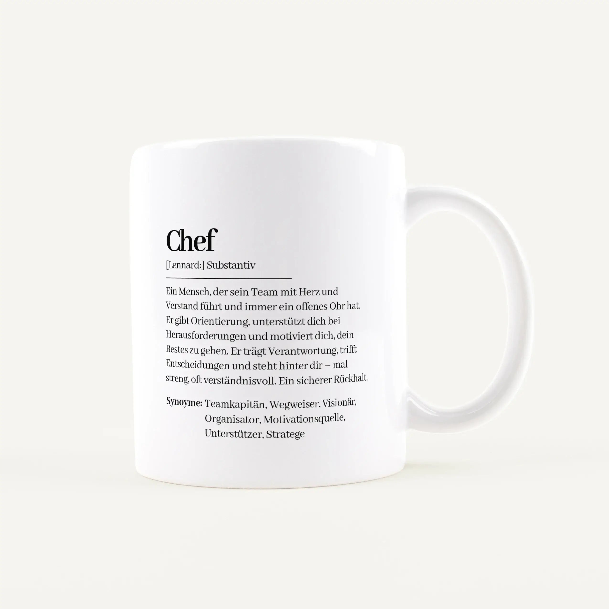 Tasse Definition Chef-Keramik Tasse-famprints-Die Tasse Definition Chef ist eine persönliche Geschenkidee für alle, die ihrem Chef auf besondere Weise Danke sagen möchten. Das Design im liebevollen Duden Stil verbindet eine charmante Definition mit deiner