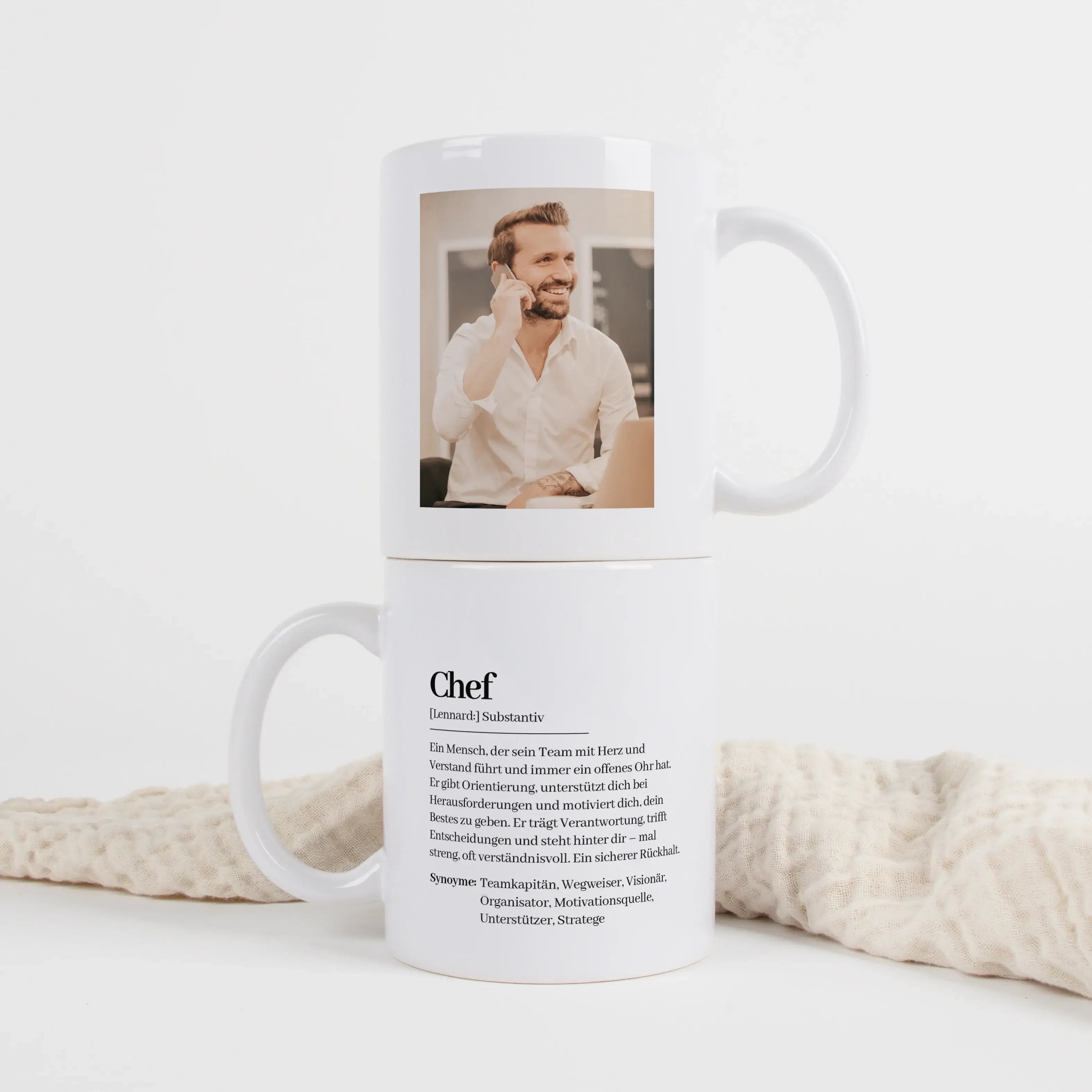 Tasse Definition Chef-Keramik Tasse-famprints-Die Tasse Definition Chef ist eine persönliche Geschenkidee für alle, die ihrem Chef auf besondere Weise Danke sagen möchten. Das Design im liebevollen Duden Stil verbindet eine charmante Definition mit deiner