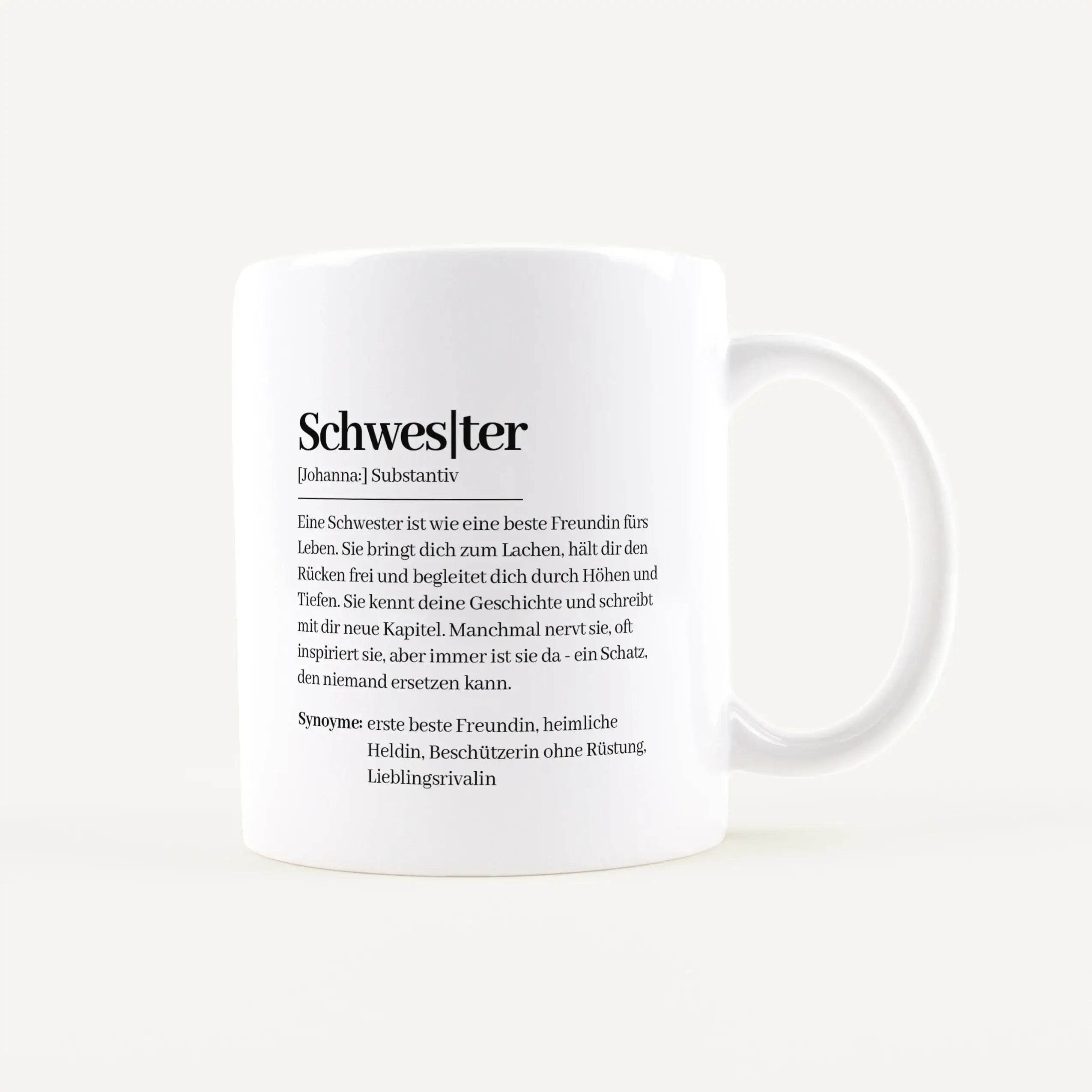 Tasse Definition Schwester-Keramik Tasse-famprints-Die Tasse Definition Schwester von famprints ist eine persönliche Geschenkidee für Menschen, die ihrer Schwester etwas mit Bedeutung schenken möchten. Das Design im Wörterbuch Stil verbindet eine liebevol