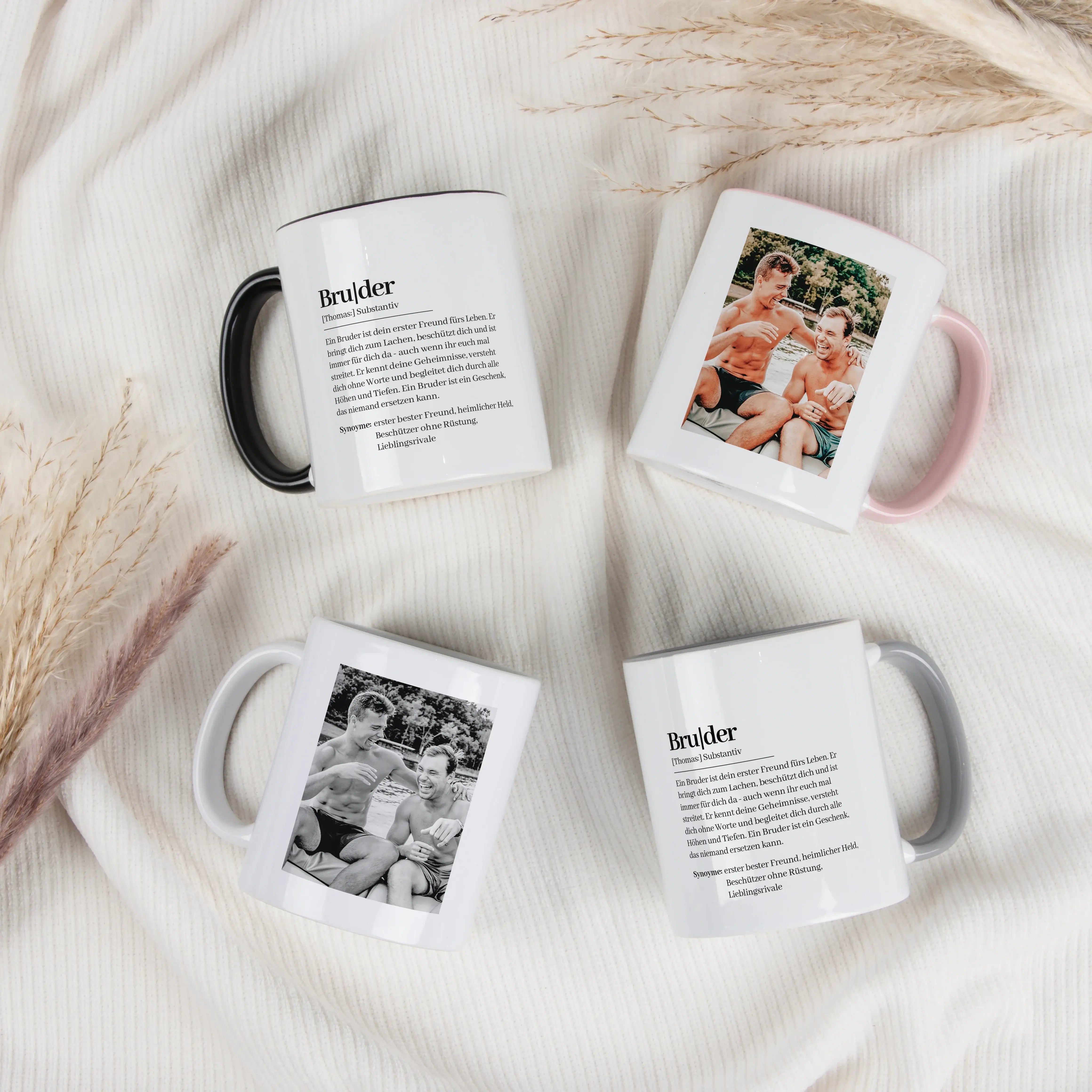 Tasse Definition Bruder-Keramik Tasse-famprints-Die Tasse Definition Bruder ist mehr als eine klassische Spruchtasse: Sie macht aus einem Alltagsmoment eine persönliche Erinnerung. Auf der weißen Tasse steht eine liebevolle Bruder-Definition im Duden Stil