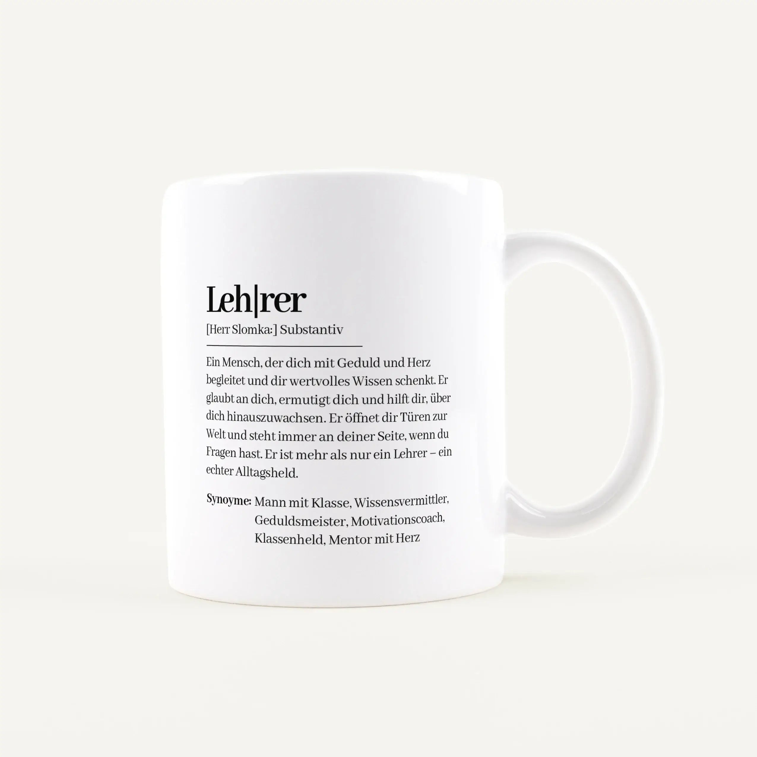 Tasse Definition Lehrer-Keramik Tasse-famprints-Tasse Definition Lehrer – ein persönliches Geschenk, das von Herzen kommt. Diese Tasse verbindet eine liebevolle Definition im Duden Stil mit deiner eigenen Note und macht daraus ein Geschenk, das im Schulal