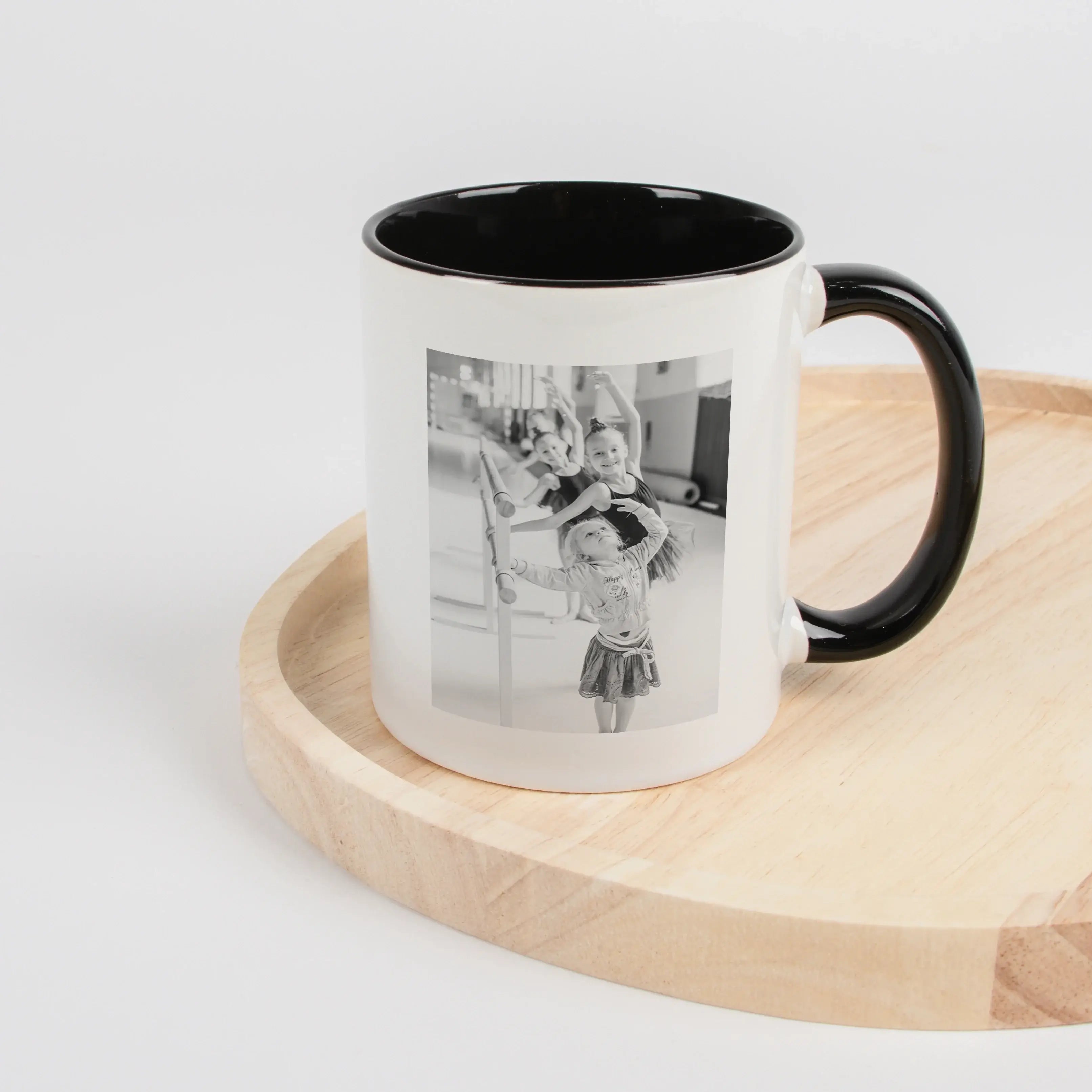 Tasse Definition Trainerin-Keramik Tasse-famprints-Die Tasse Definition Trainerin ist eine liebevolle Geschenkidee für einen Menschen, der fördert, motiviert und immer an andere glaubt. Das Design im Duden Stil macht aus einer einfachen Tasse eine persönl